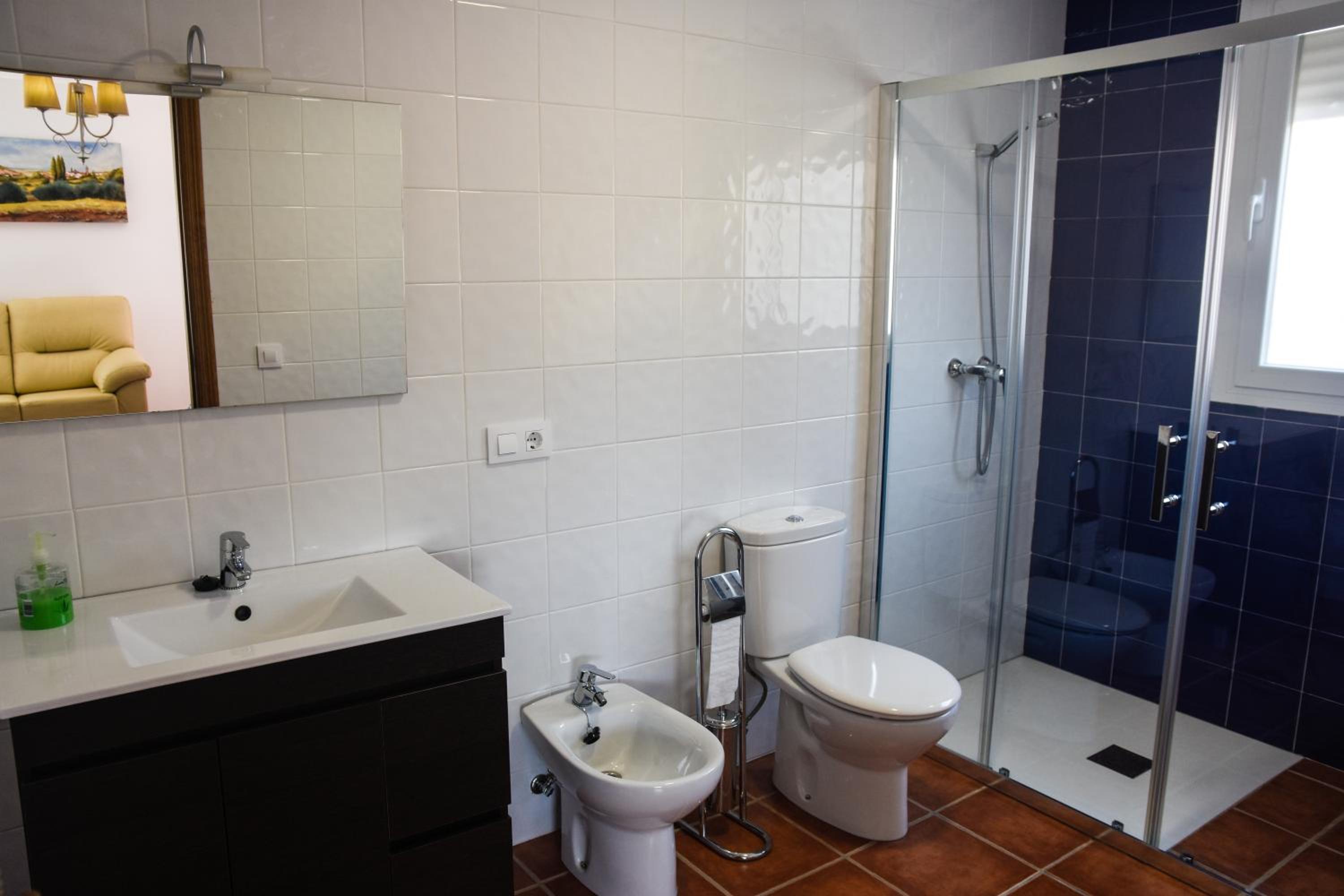 Double Room with Private Bathroom - Photo 4