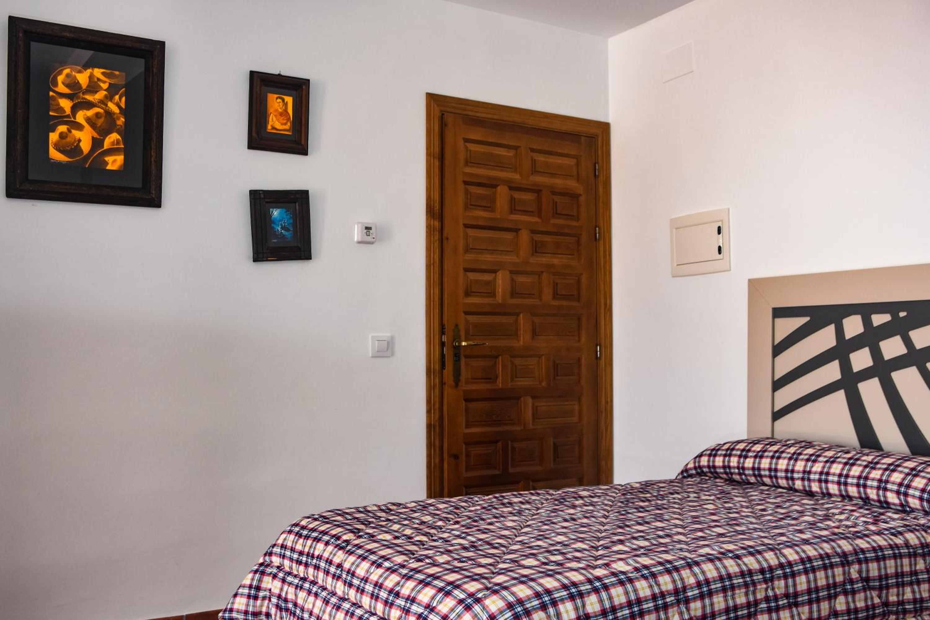 Twin Room - Photo 7