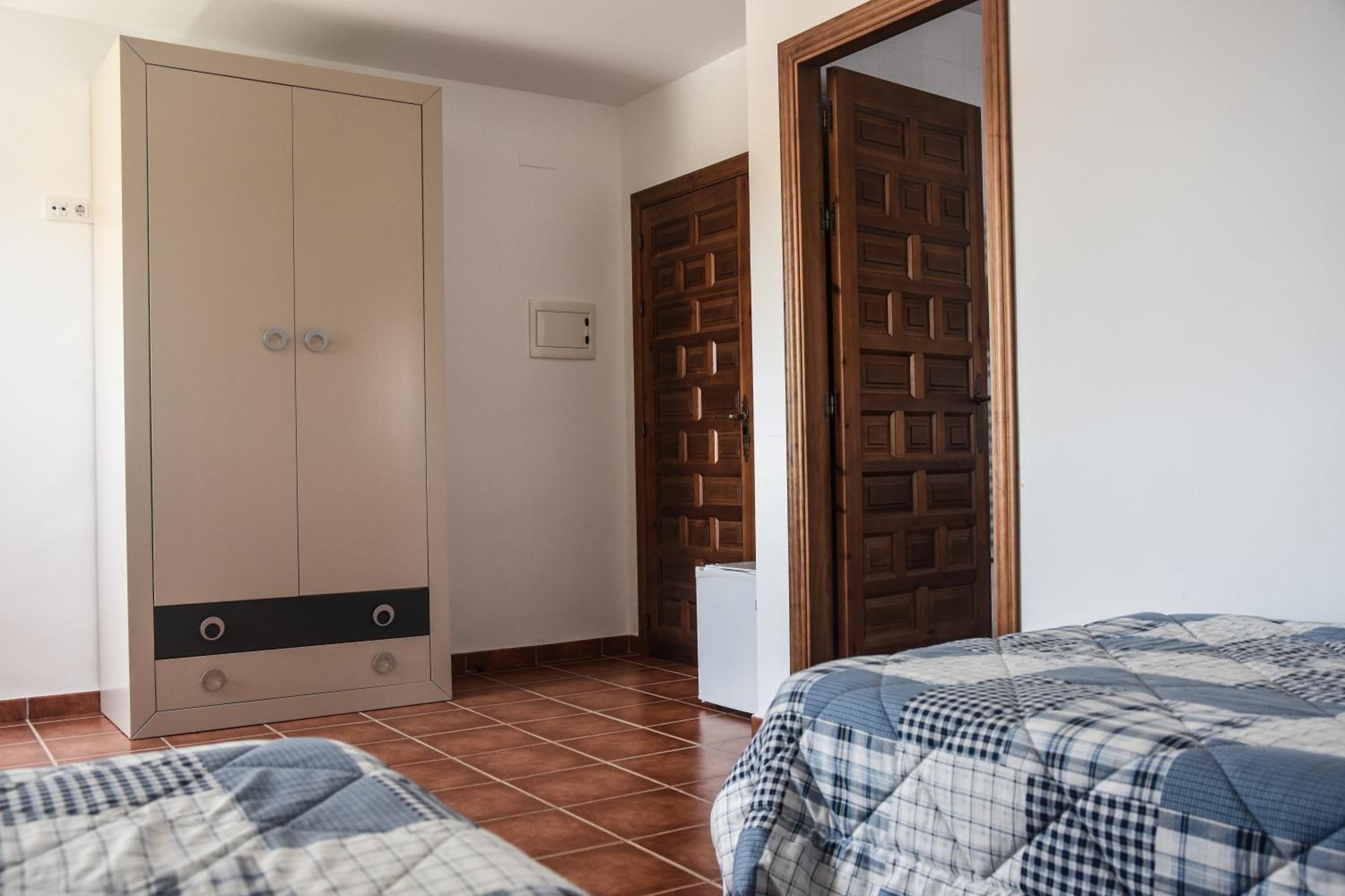 Twin Room - Photo 9