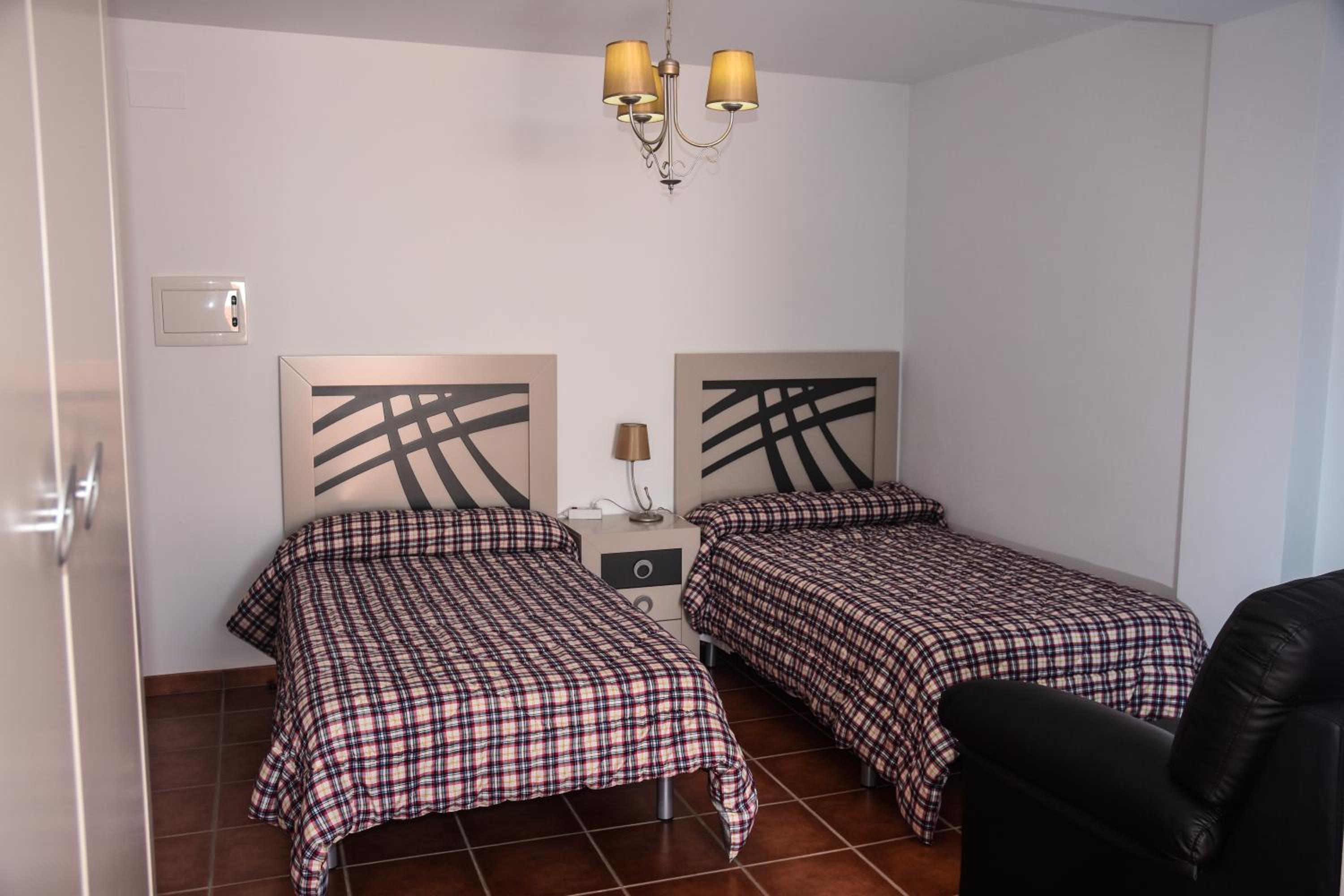 Twin Room - Photo 10