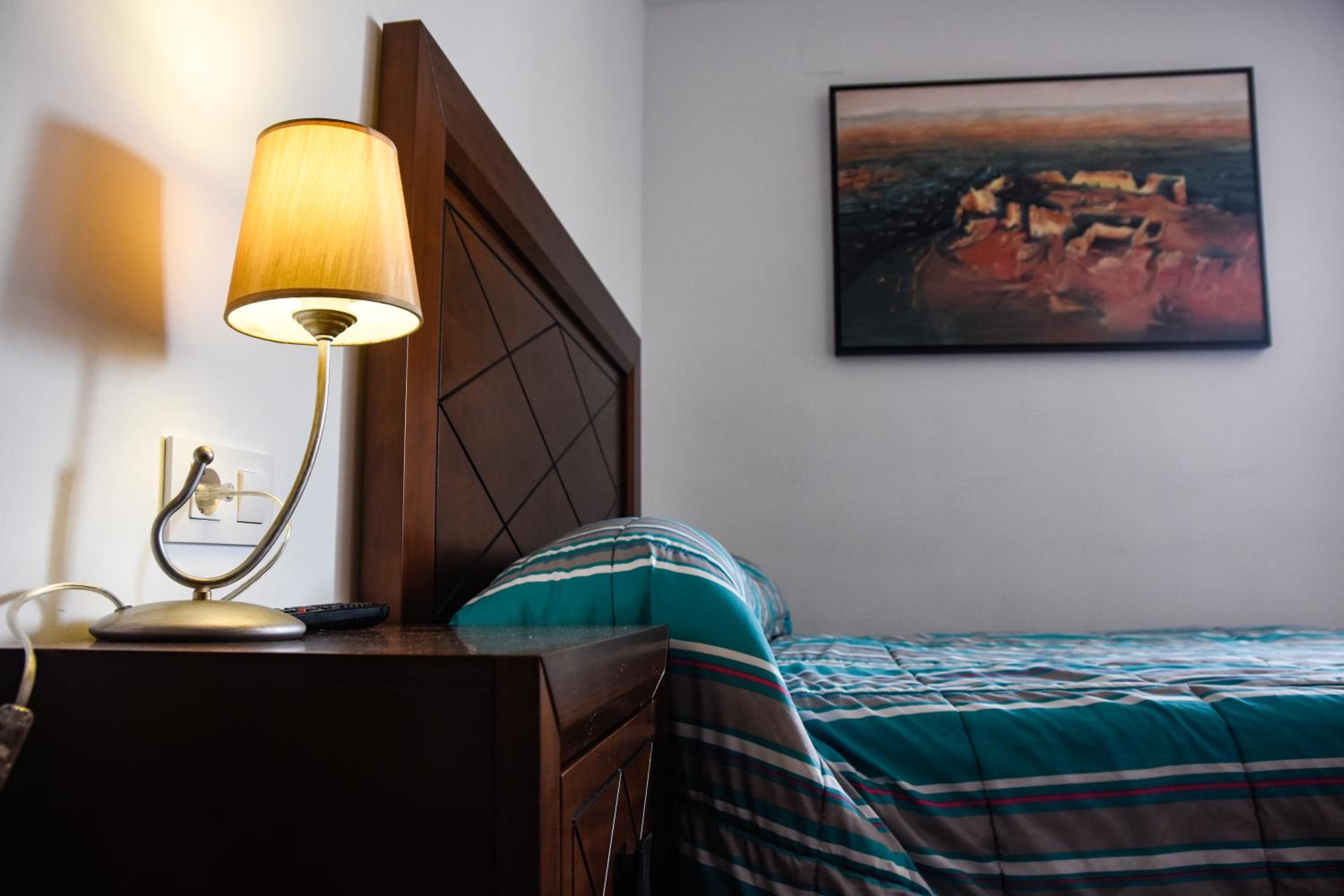 Double Room with Private Bathroom - Photo 3