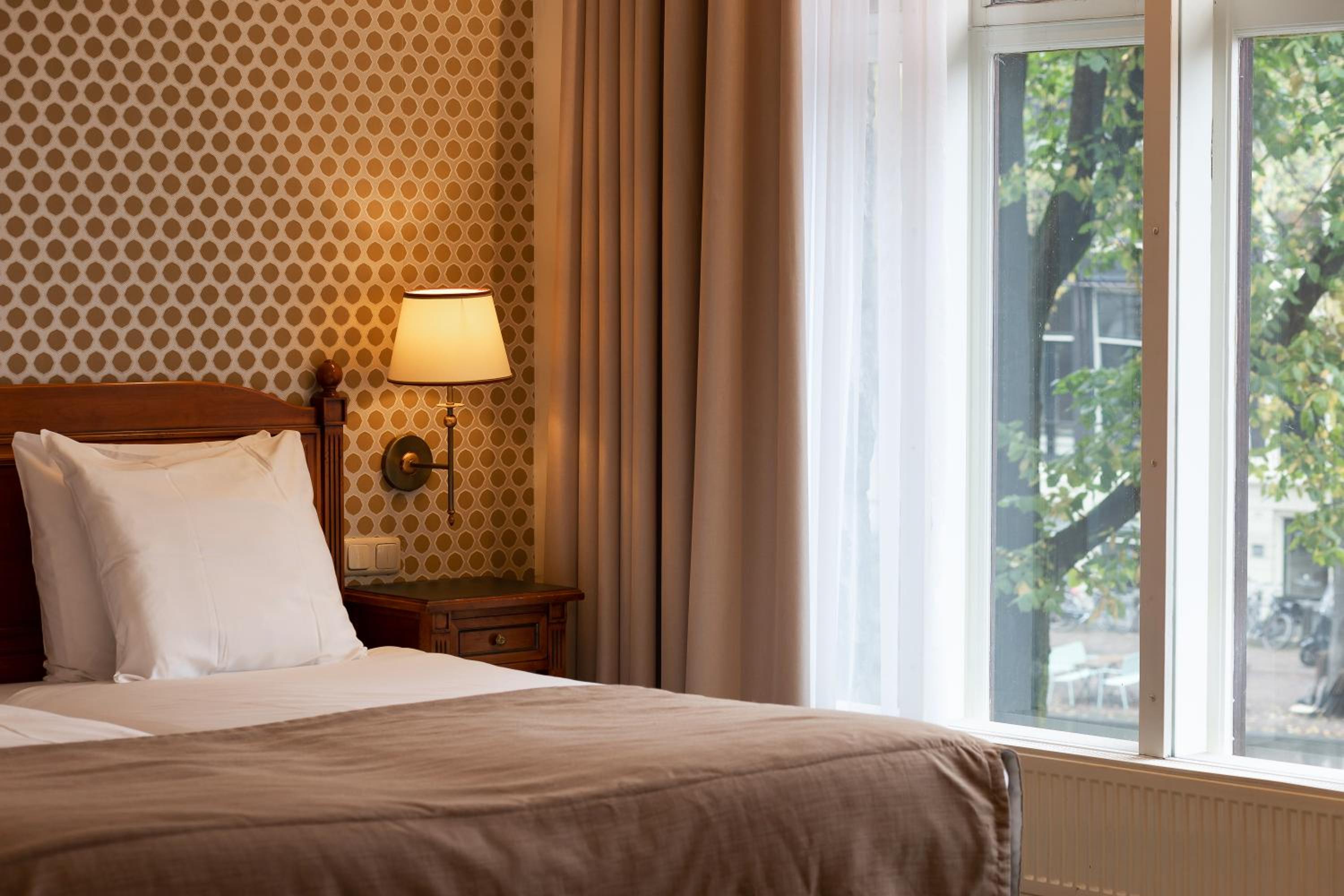 Junior Suite Canal View thumbnail 6