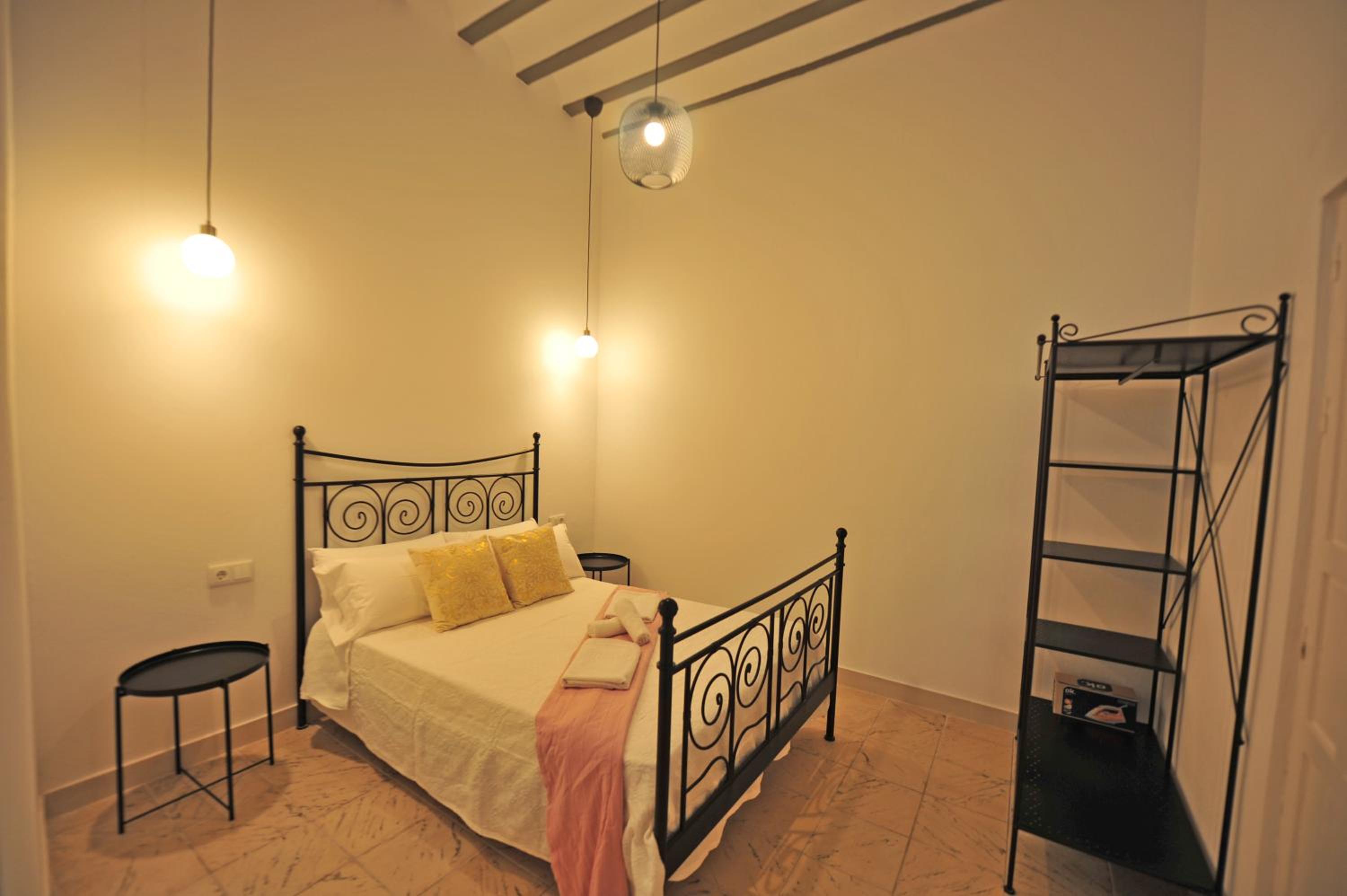 One-Bedroom Apartment with Sofa Bed - Photo 10