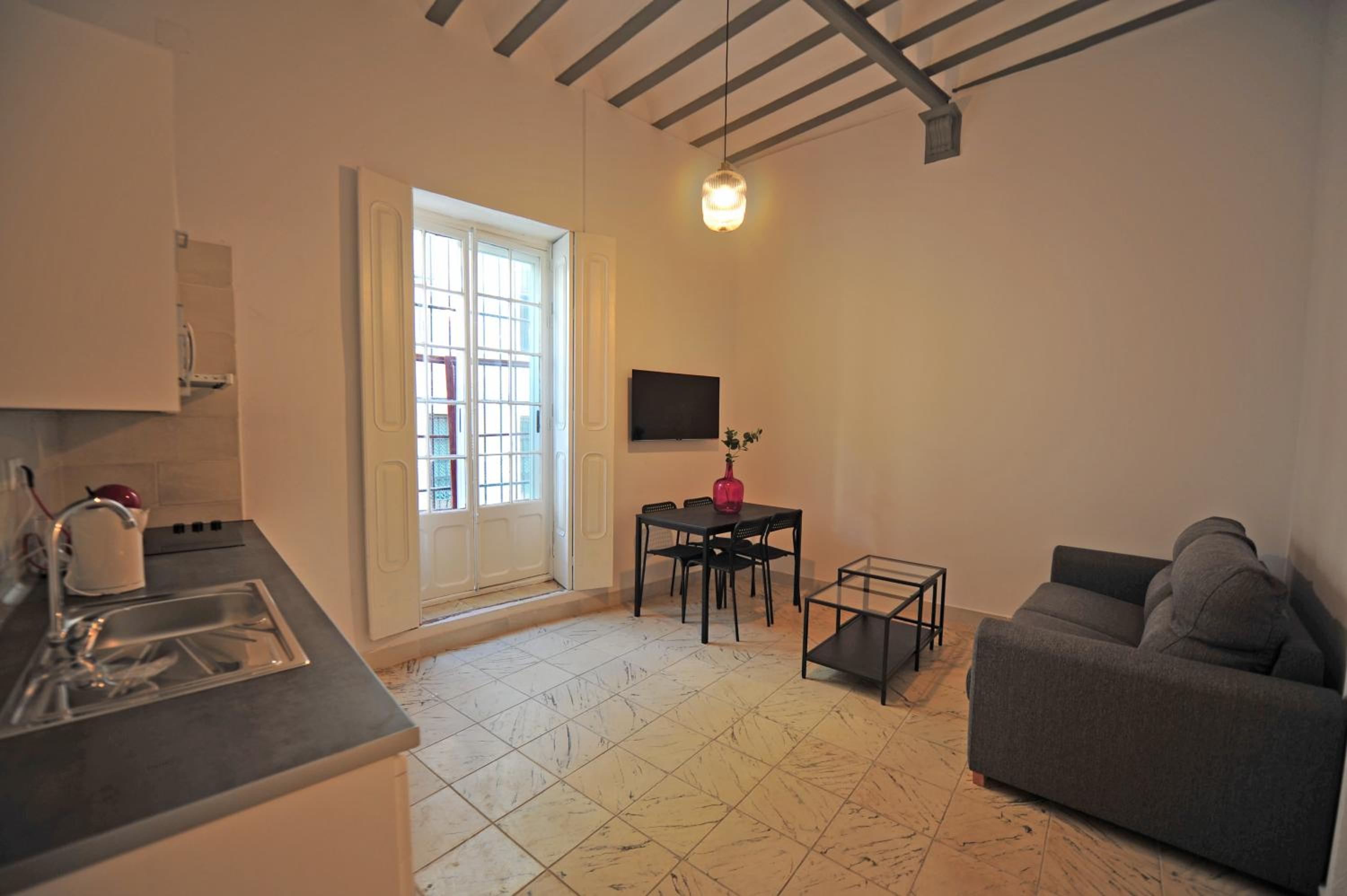 One-Bedroom Apartment with Sofa Bed - Photo 18