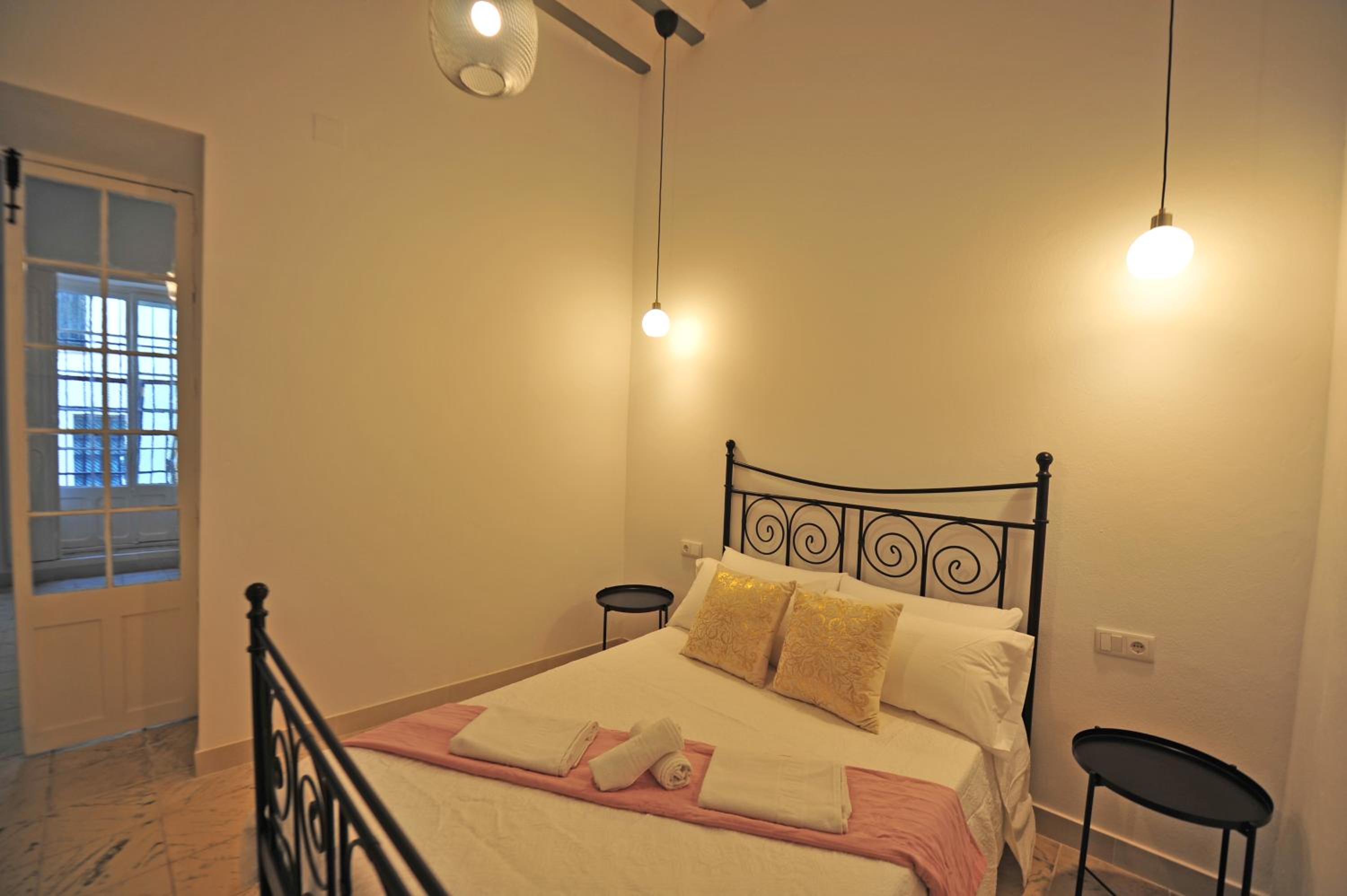 One-Bedroom Apartment with Sofa Bed - Photo 27