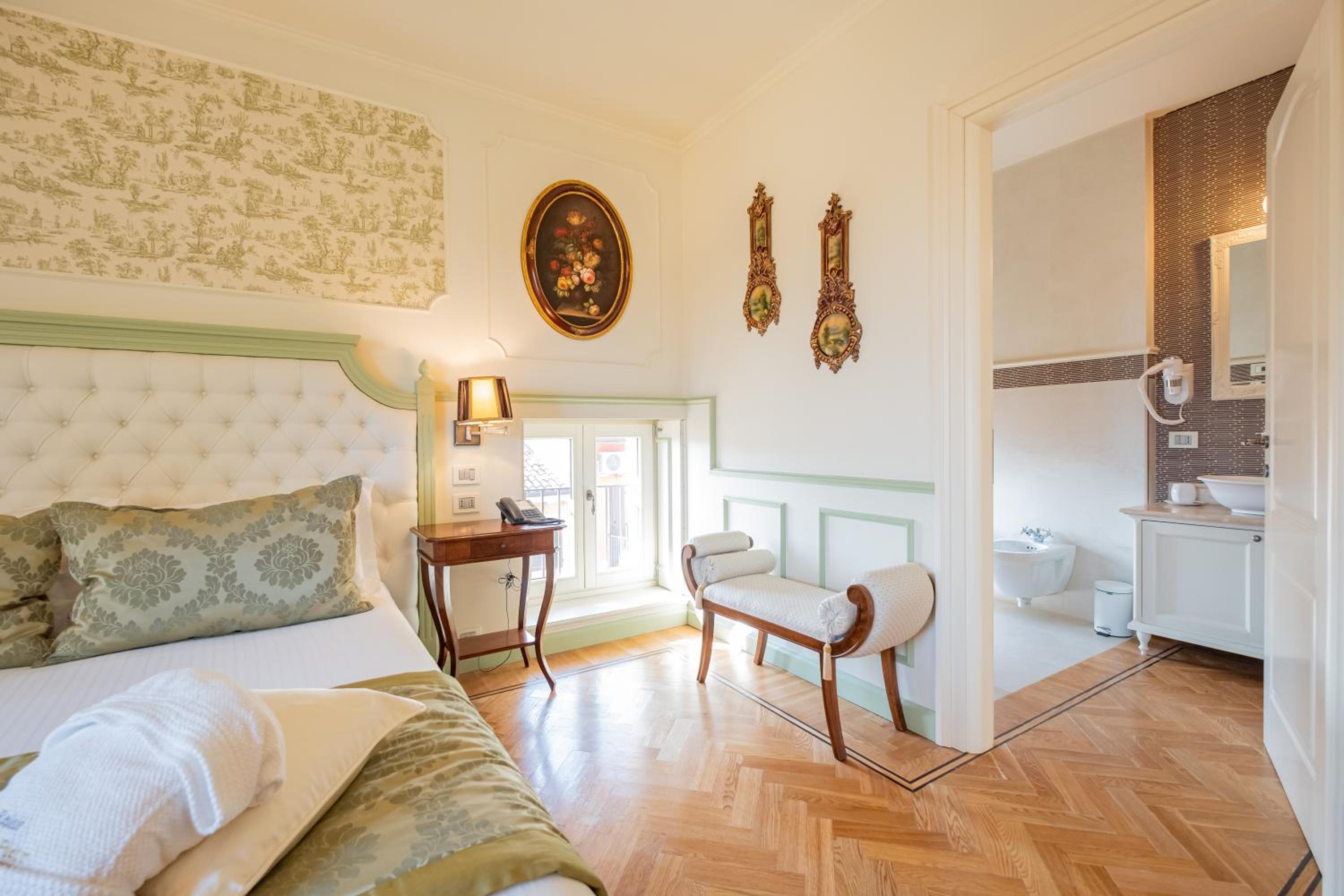 Deluxe Double Room - Photo 27