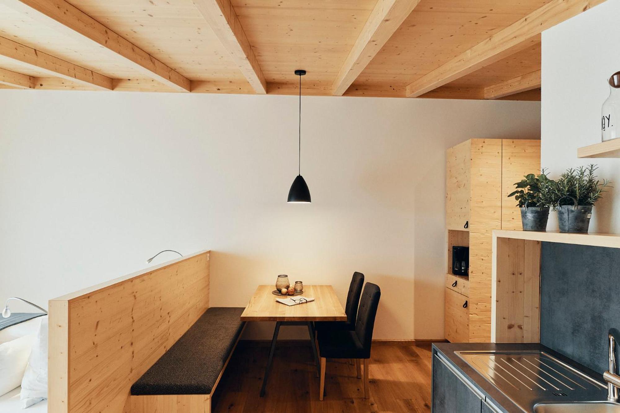 Studio with Balcony - Photo 6