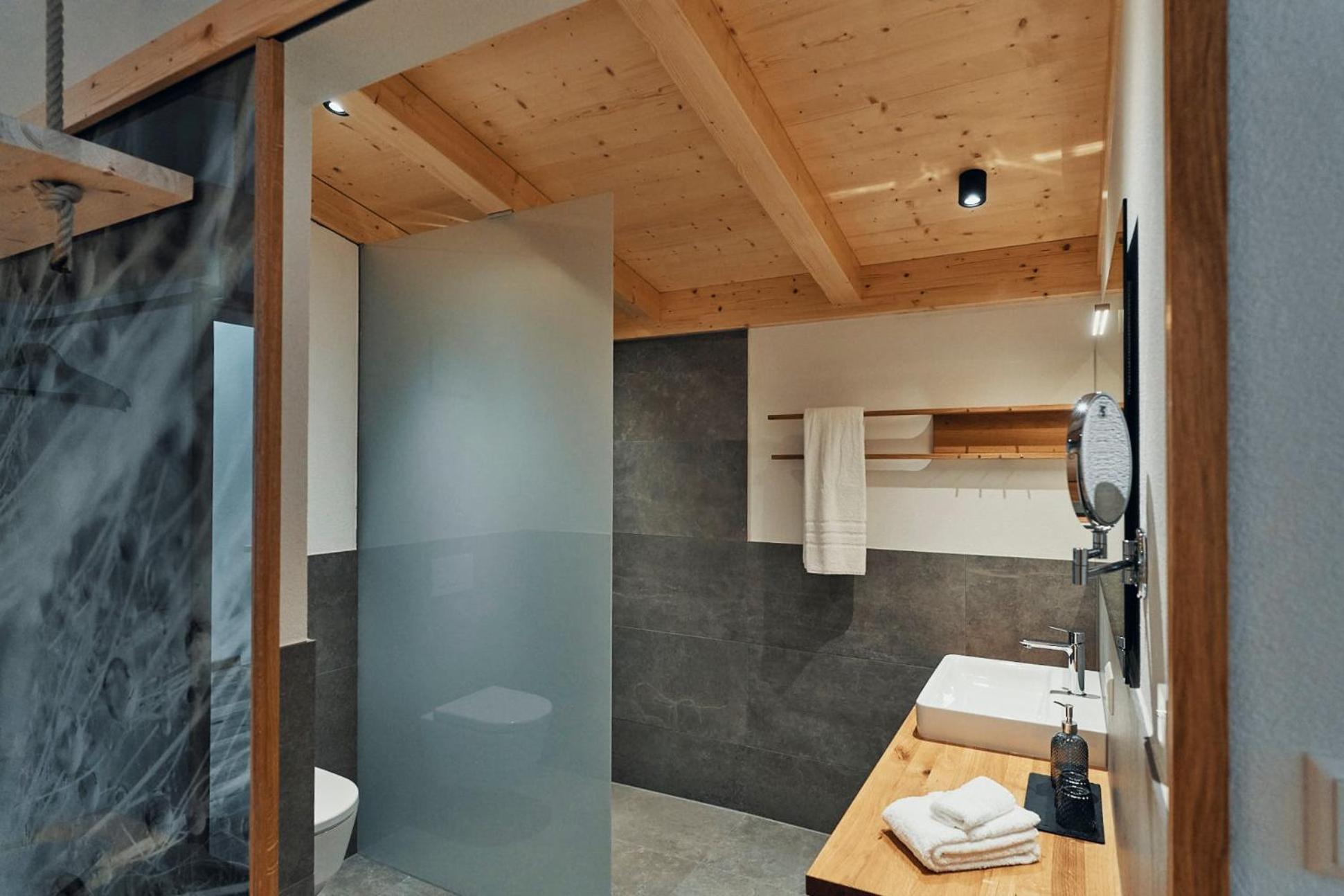 Studio with Balcony - Photo 16