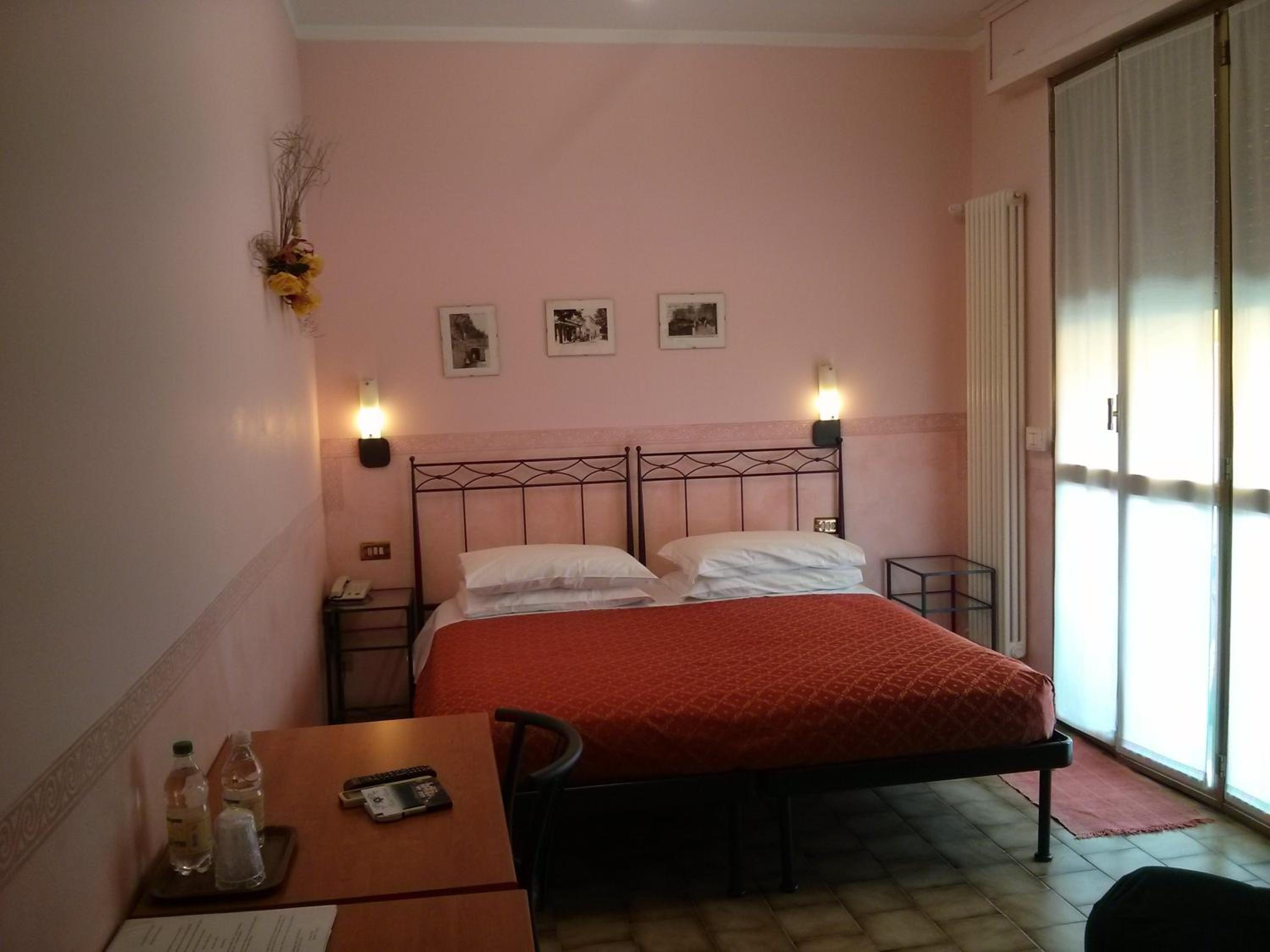 Double or Twin Room - Photo 5