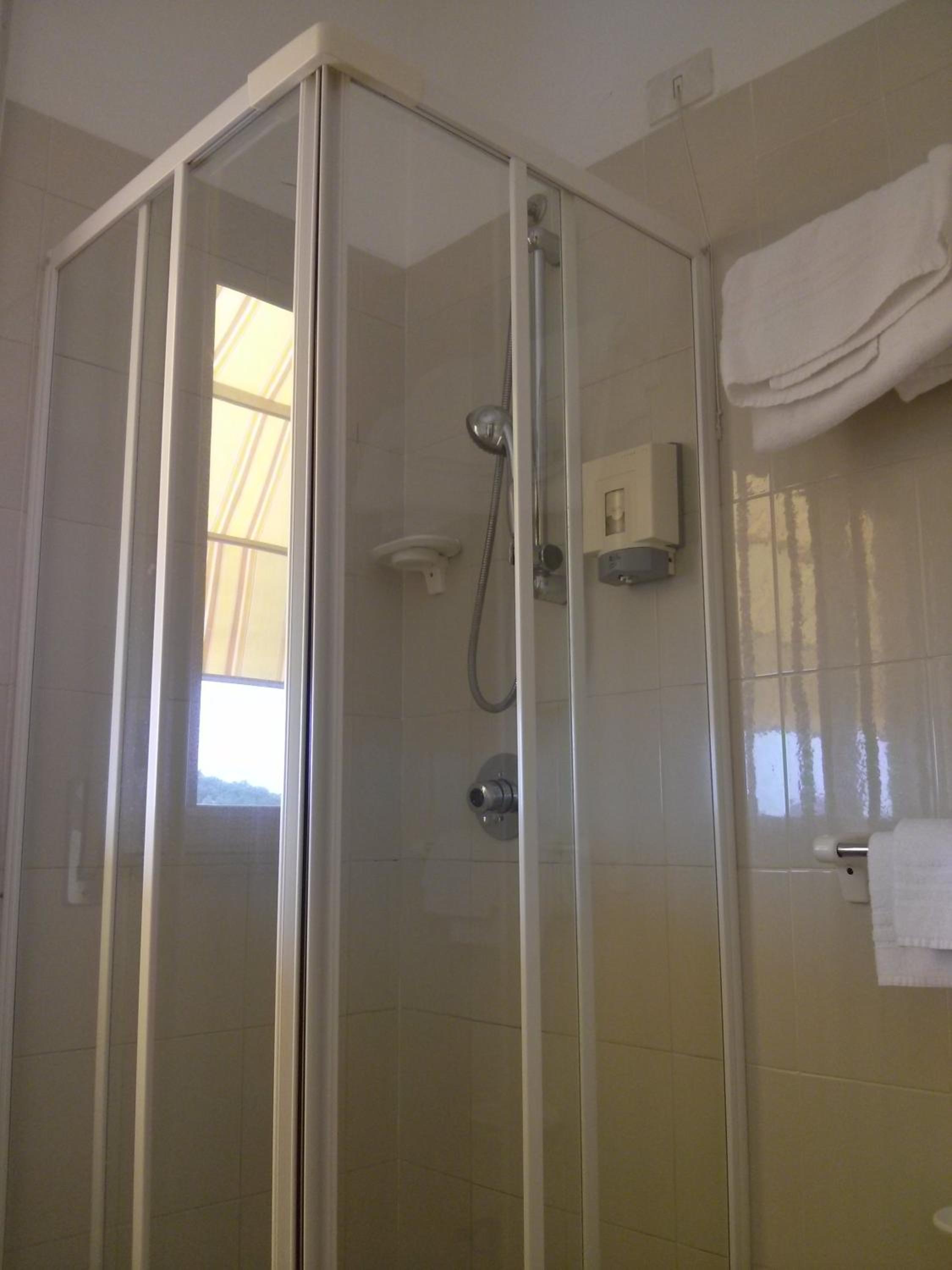 Double or Twin Room - Photo 12