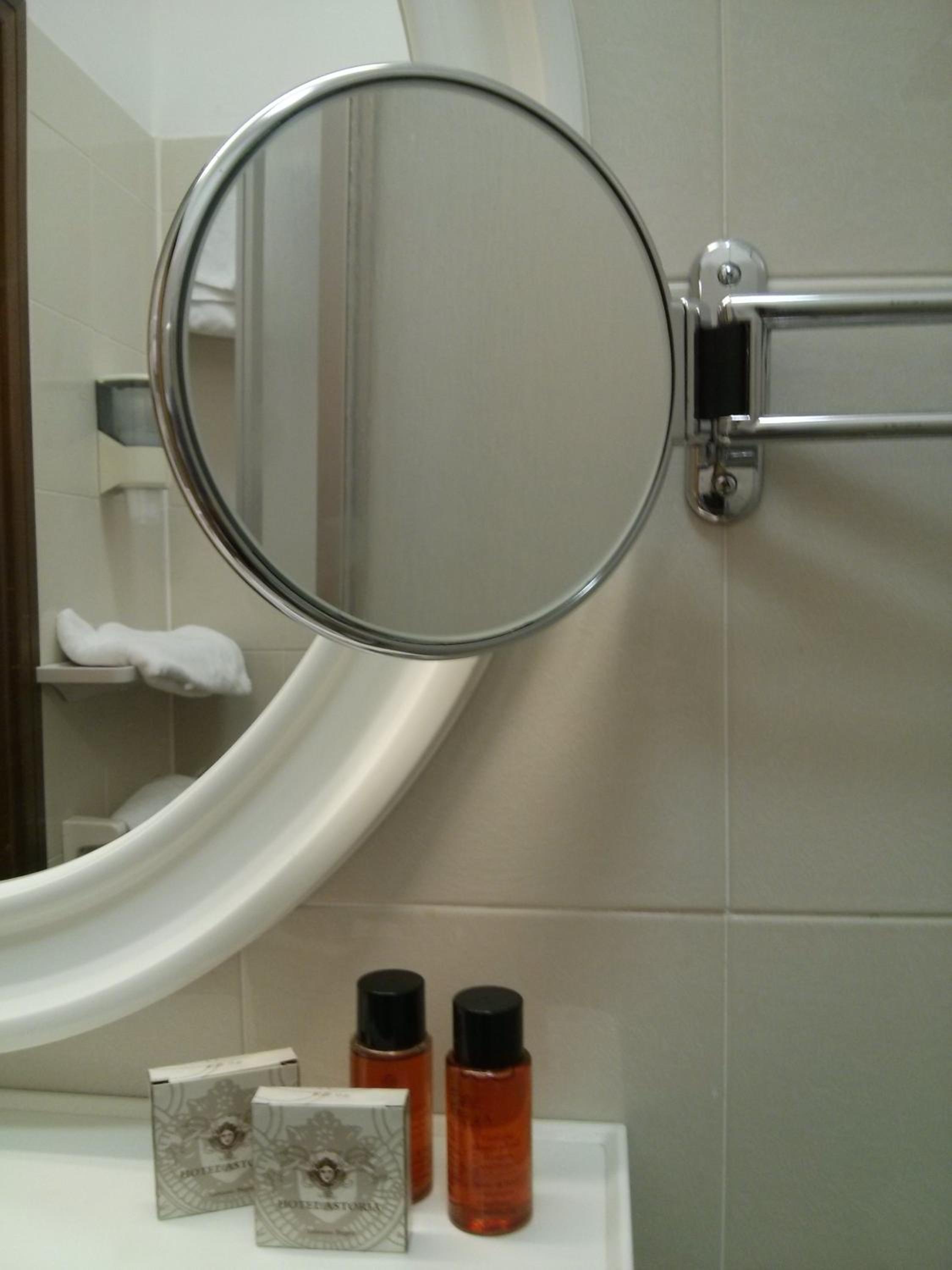 Double or Twin Room - Photo 7