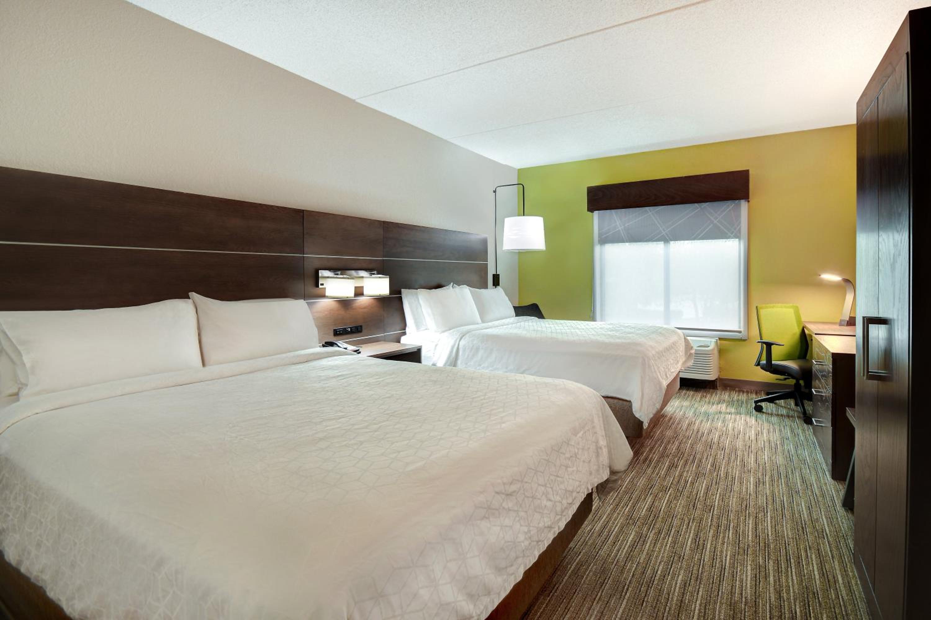 Standard Room with Two Queen Beds - Photo 1