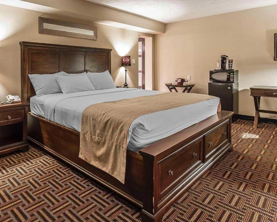 King Suite with Spa Bath