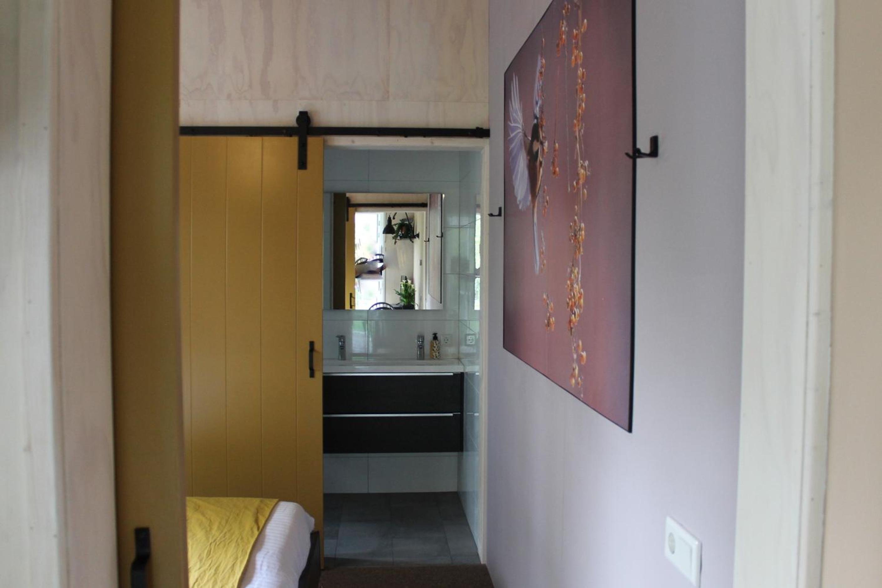 One-Bedroom Apartment photo 3