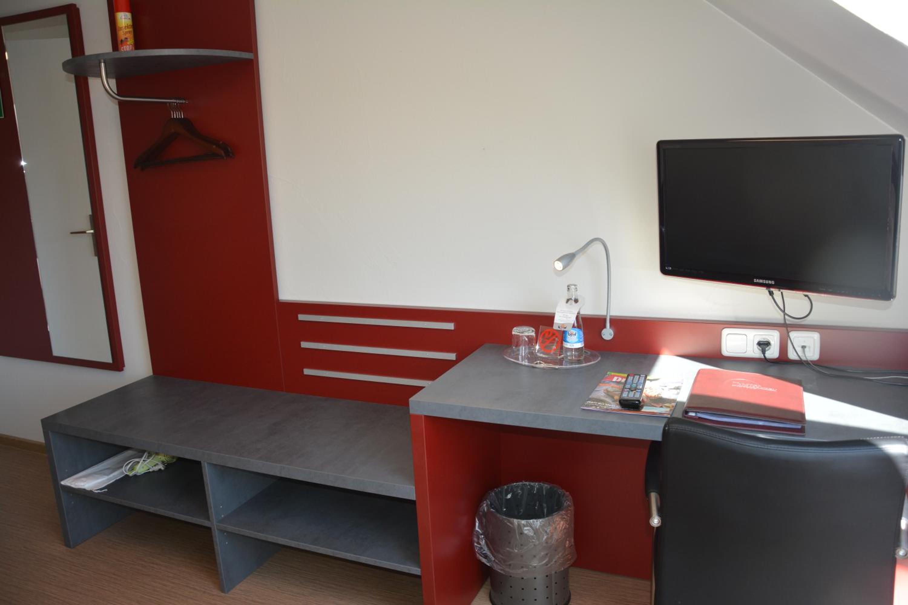 Economy Single Room In Guest House photo 2