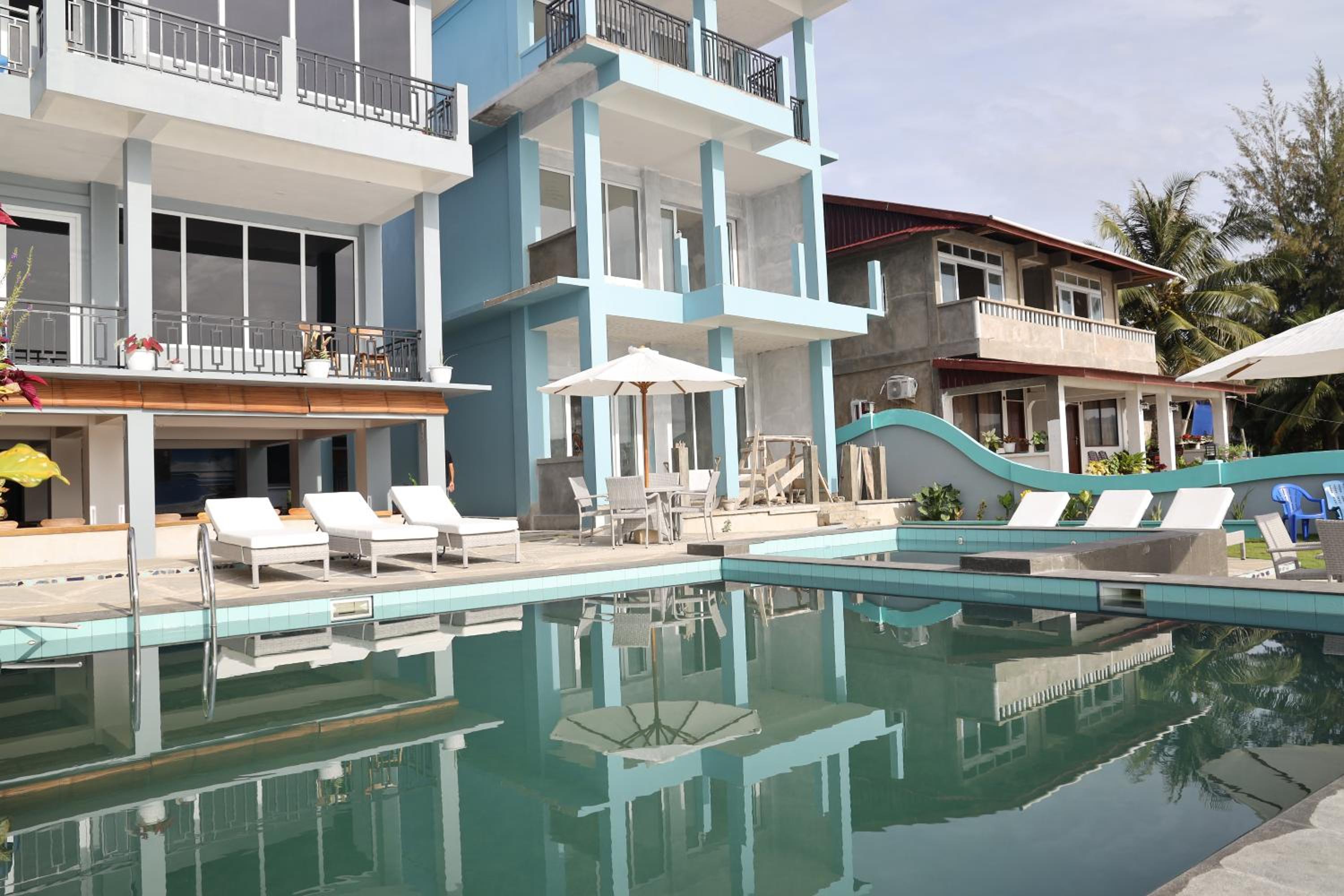 Deluxe Suite with Sea View - Photo 2