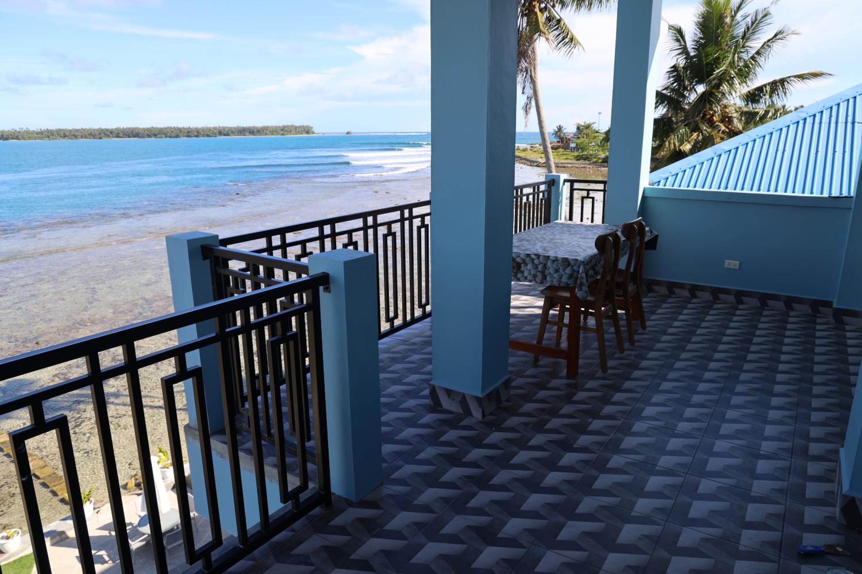 Deluxe Suite with Sea View - Photo 6