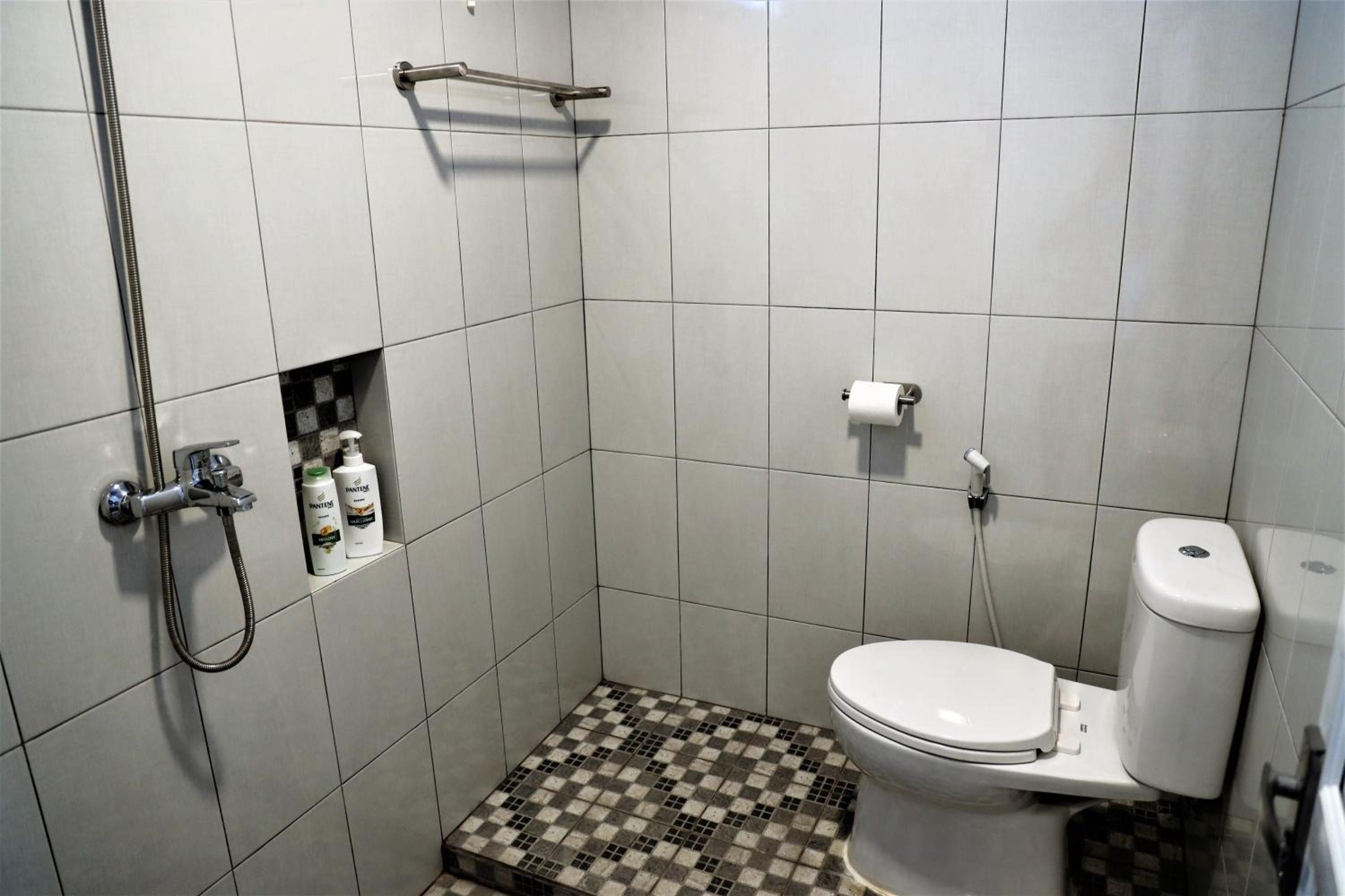 Standard Double or Twin Room with Balcony - Photo 18
