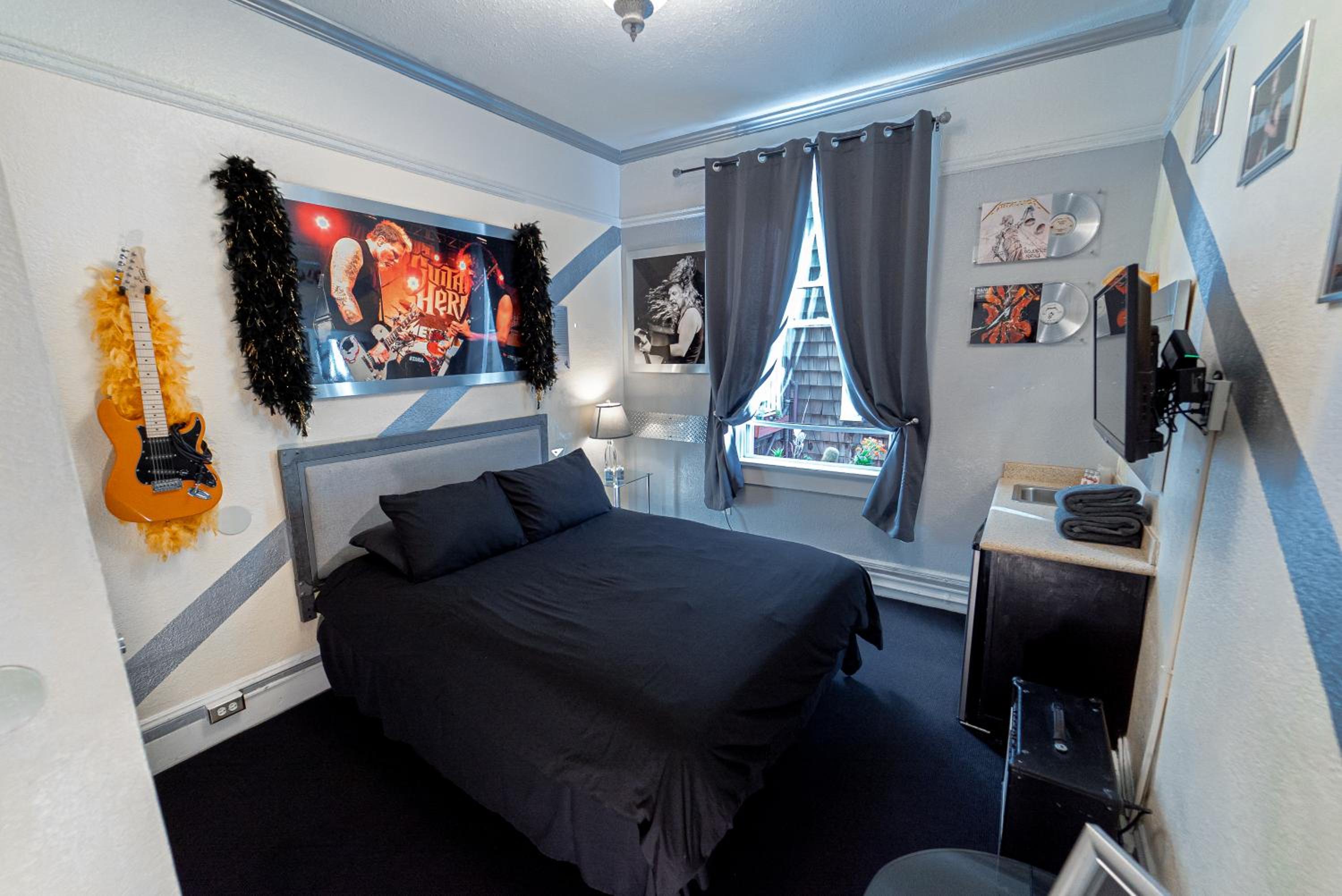 Metallica Room with Shared Bathroom