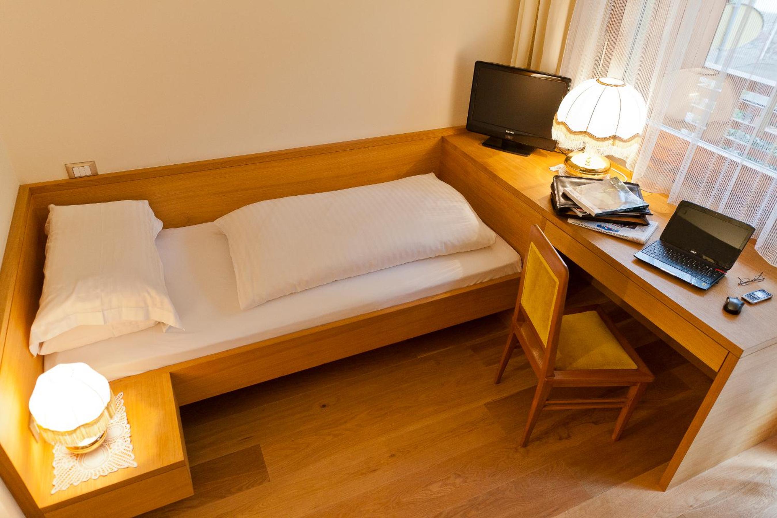 Single Room photo 2