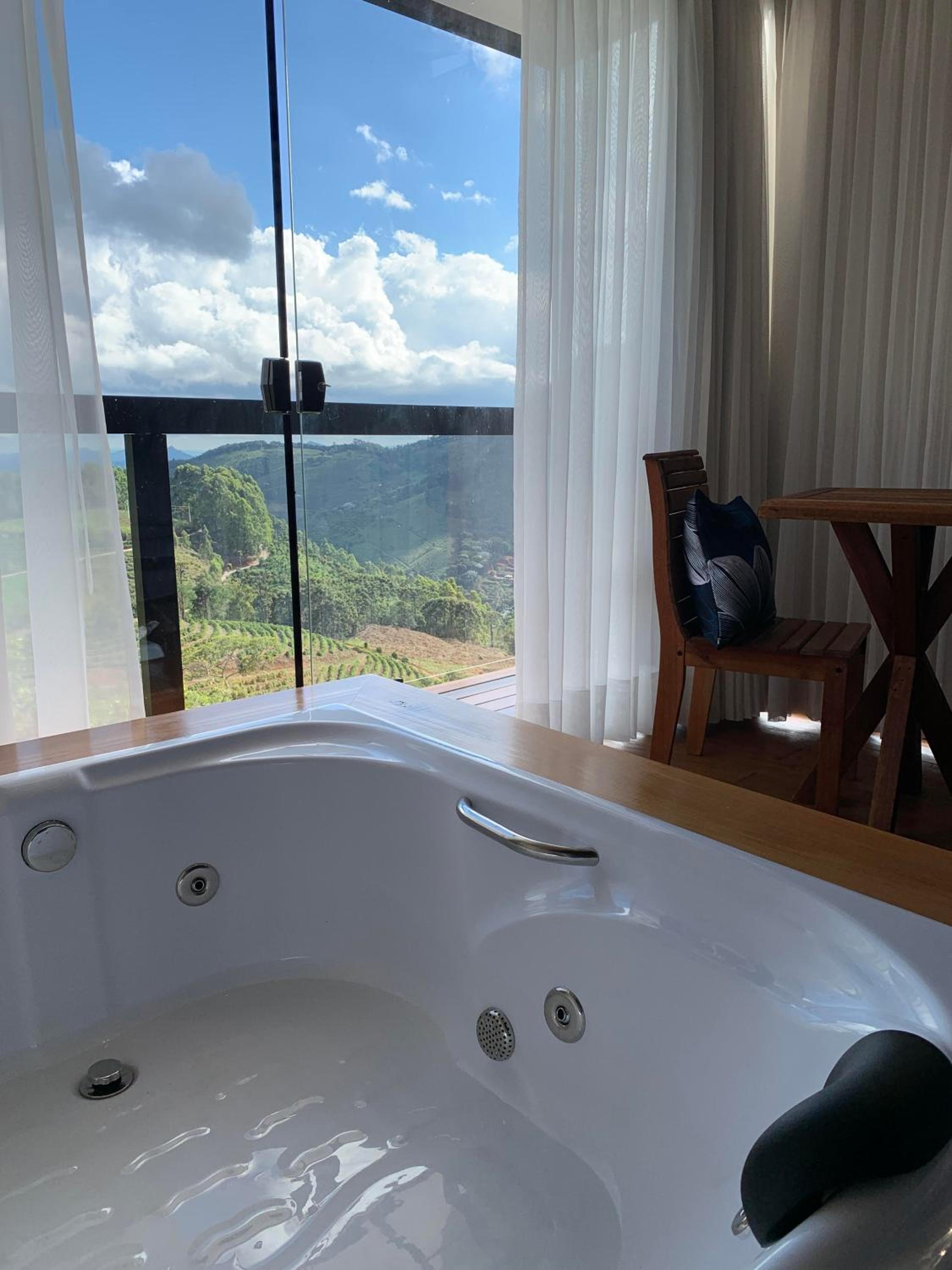 Deluxe Suite with Spa Bath photo 3