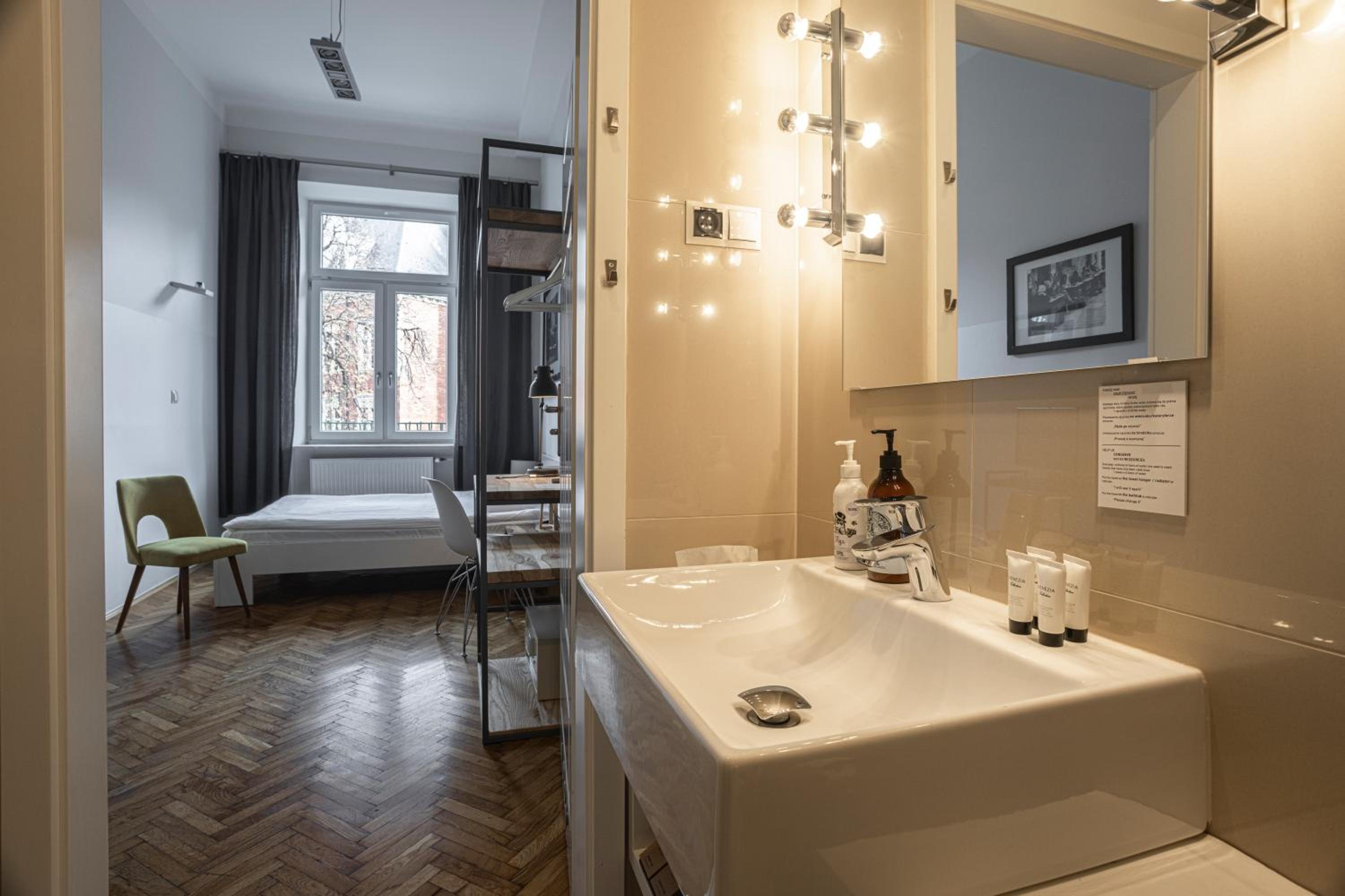 Standard Double Room - Photo 5