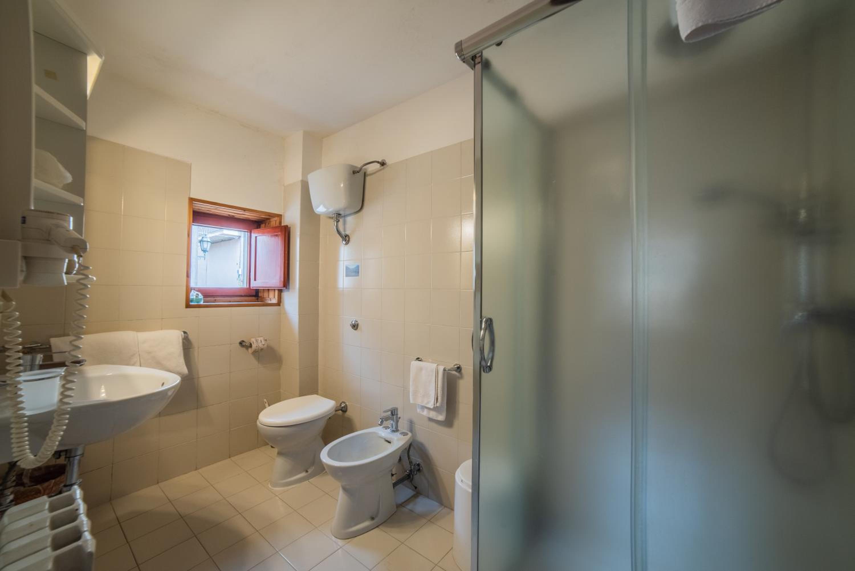 Basic Triple Room photo 2
