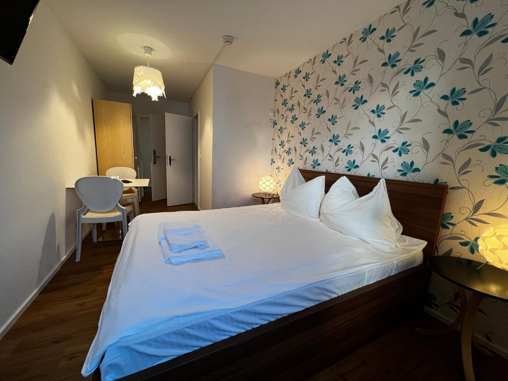 Budget Double Room photo 3