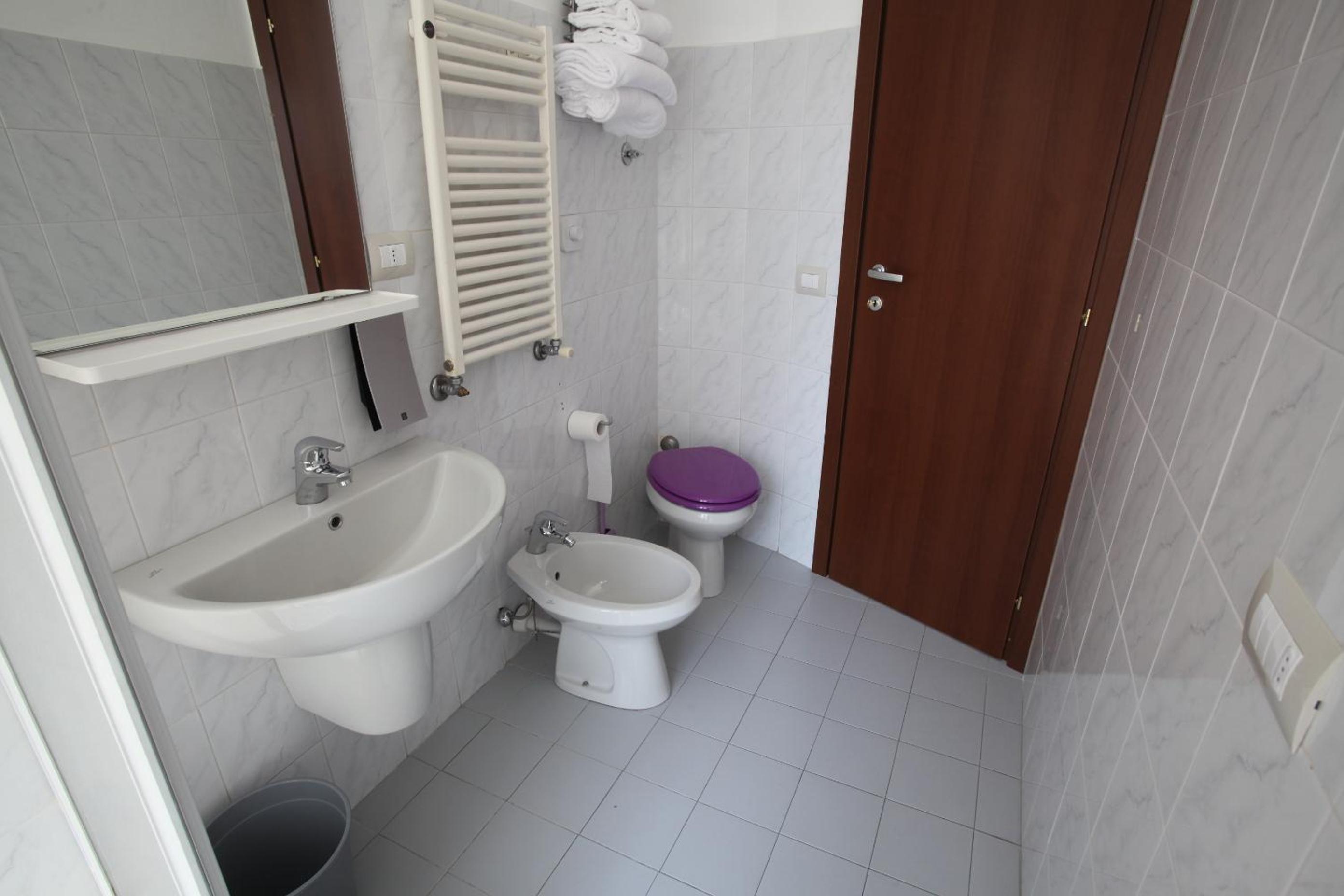 Large Double Room photo 3