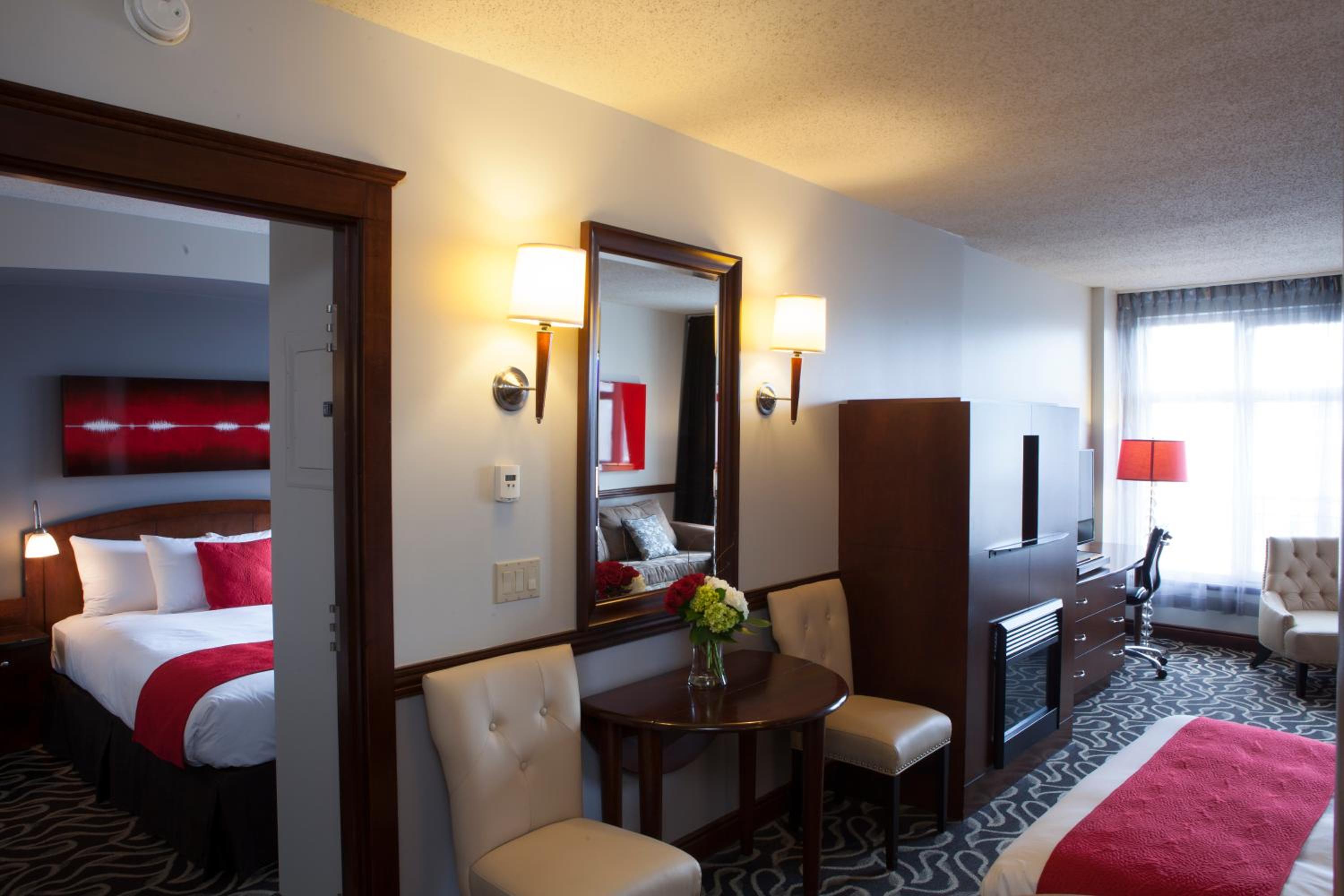 Deluxe Queen Room with Two Queen Beds photo 3