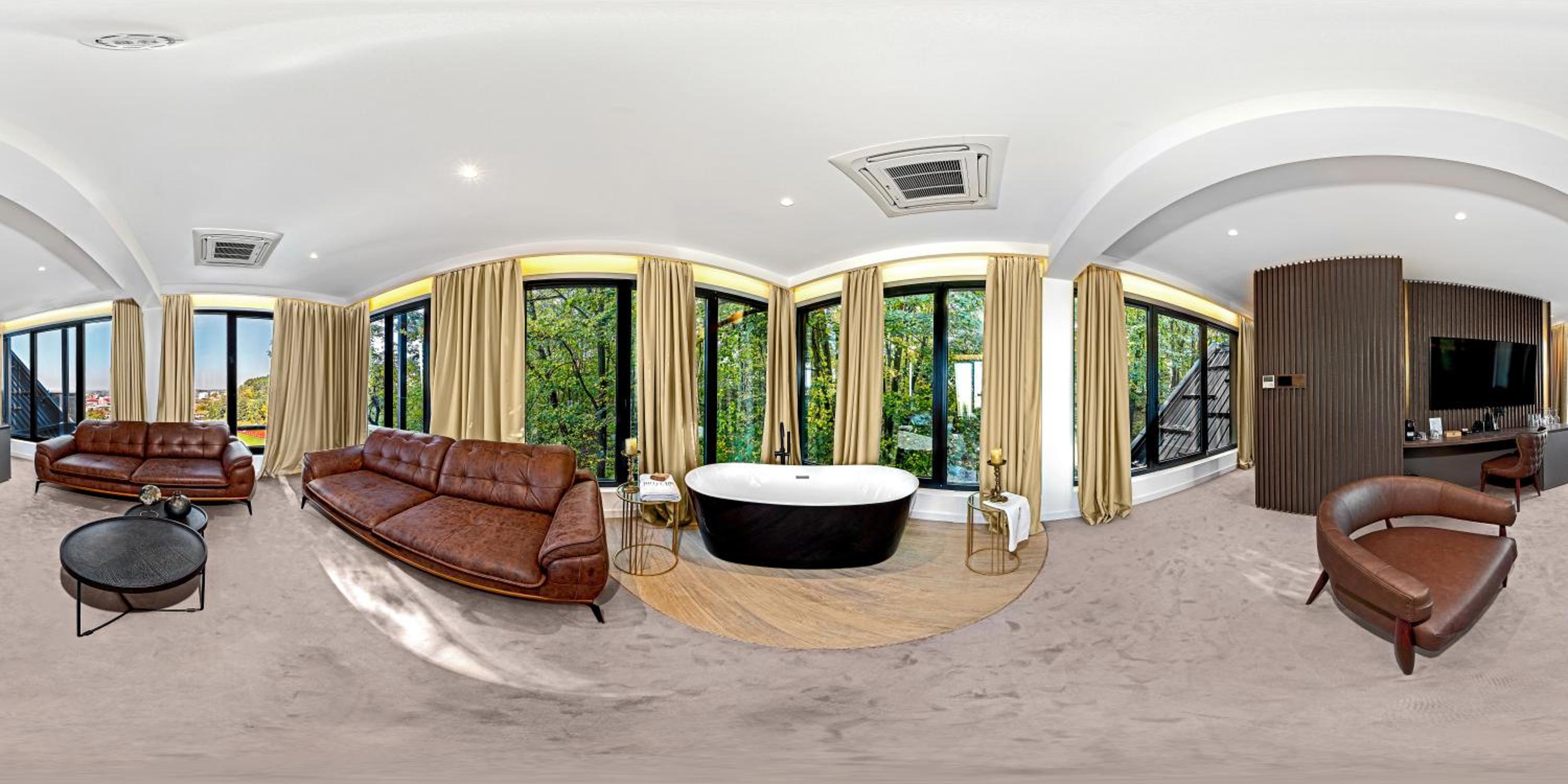 Deluxe Suite with Spa Bath photo 1