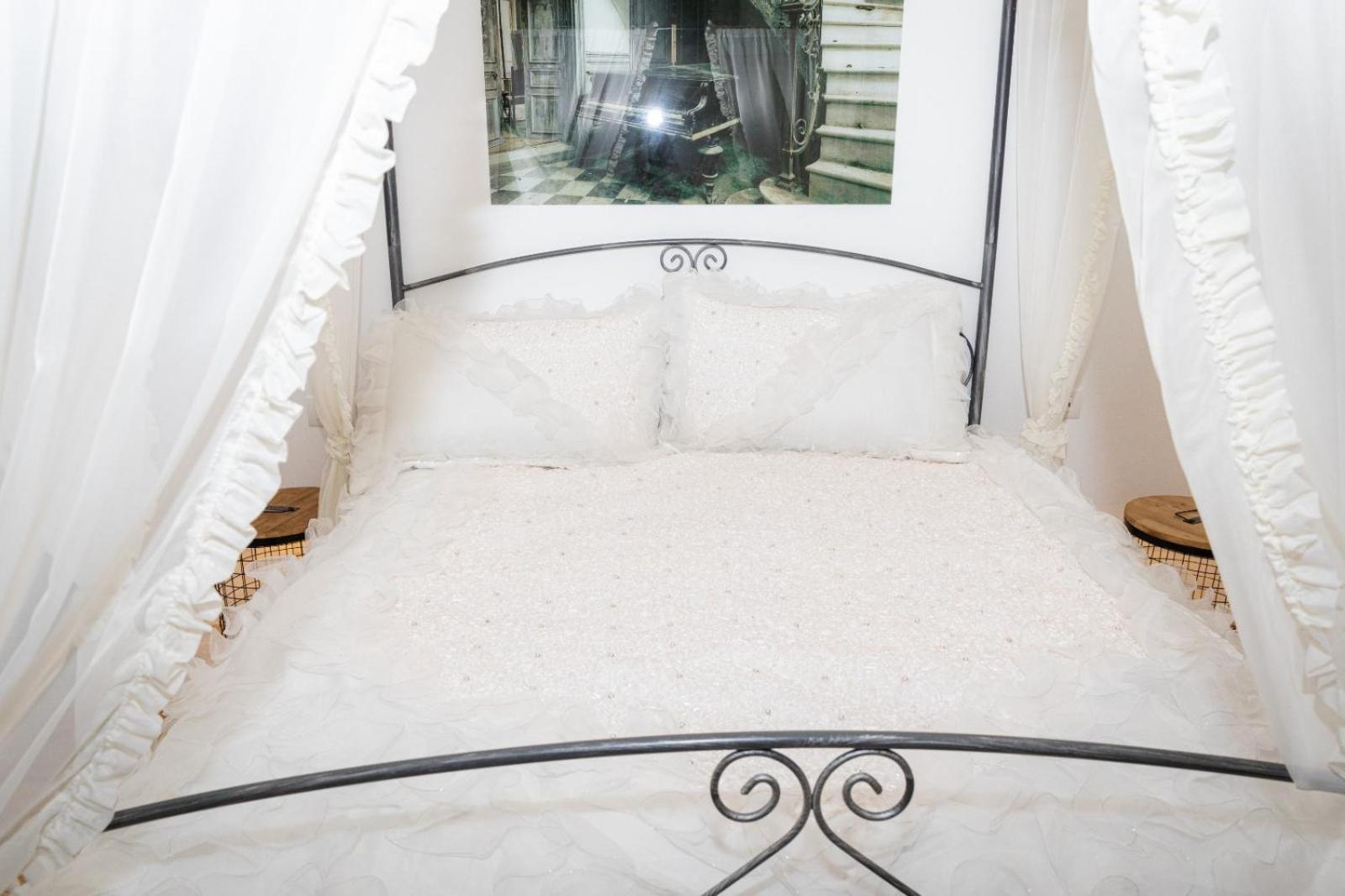 Standard Queen Room - Photo 8