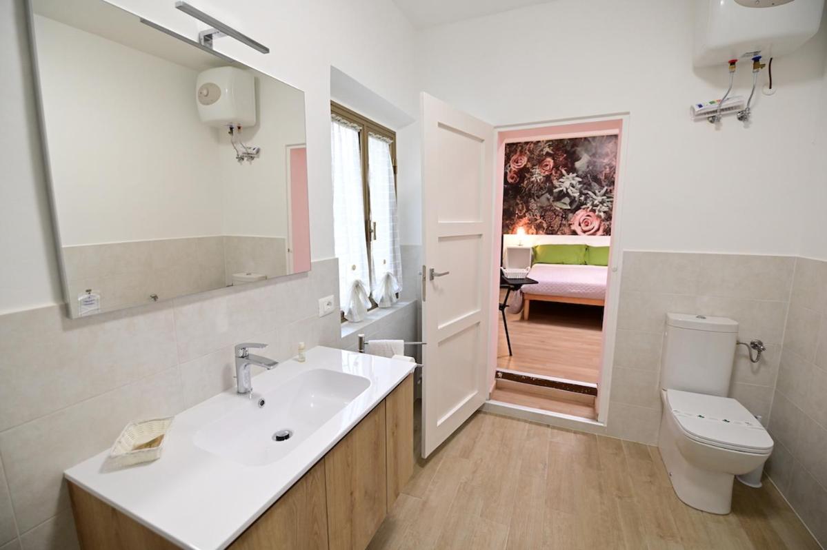 Large Double Room photo 2