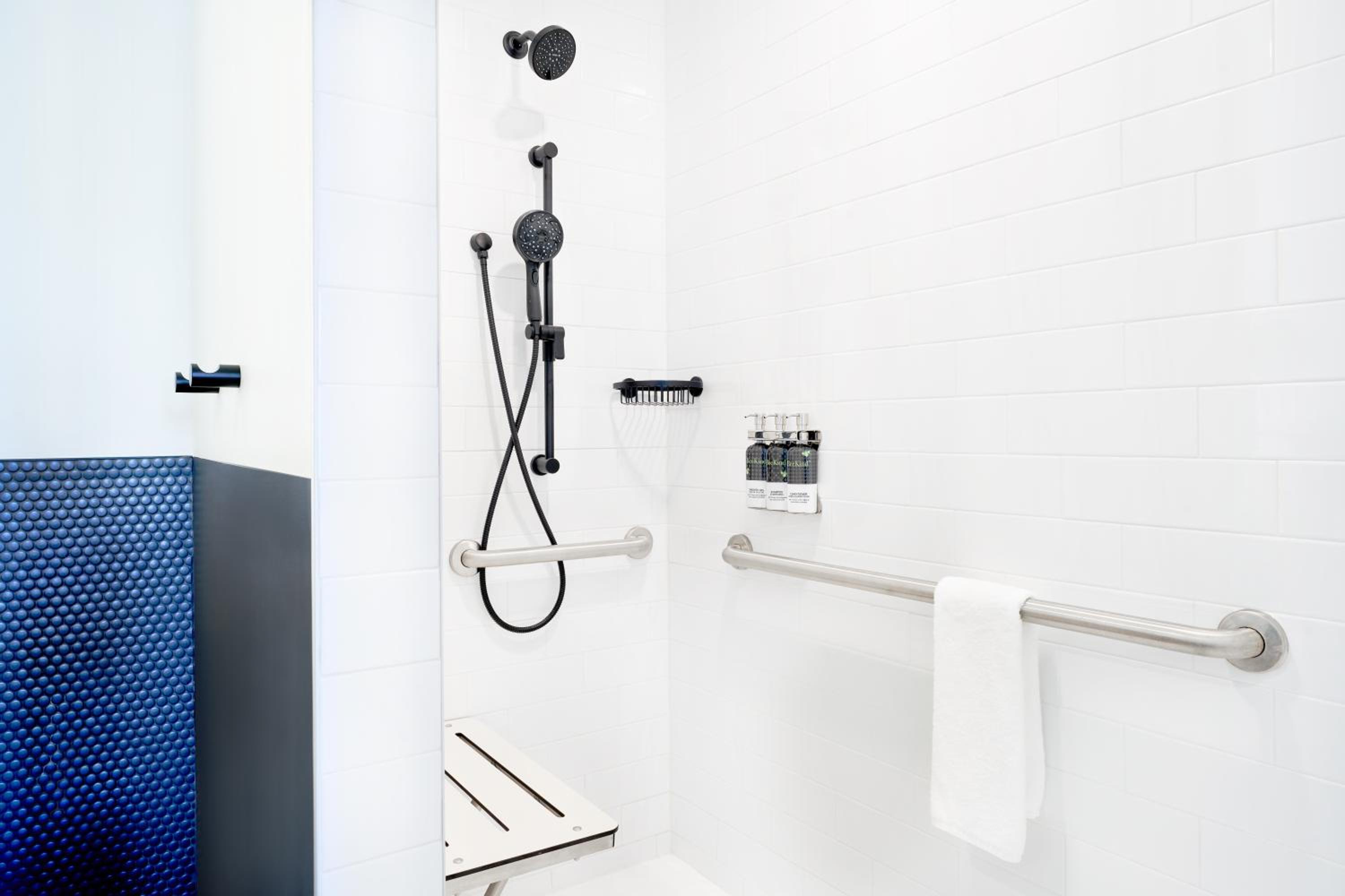 Queen Room with Two Queen Beds and Roll-In Shower - Disability Access - Photo 6