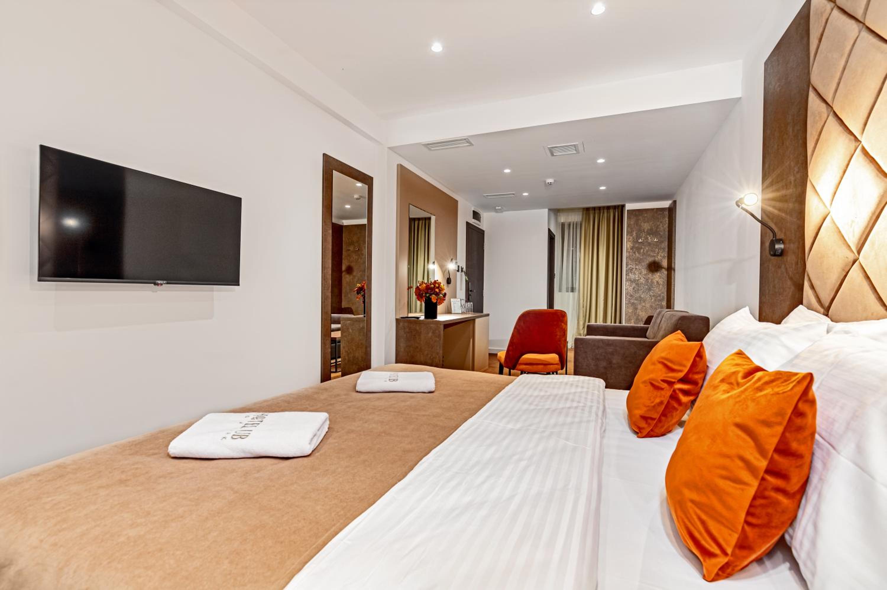 Quadruple Room - Photo 7