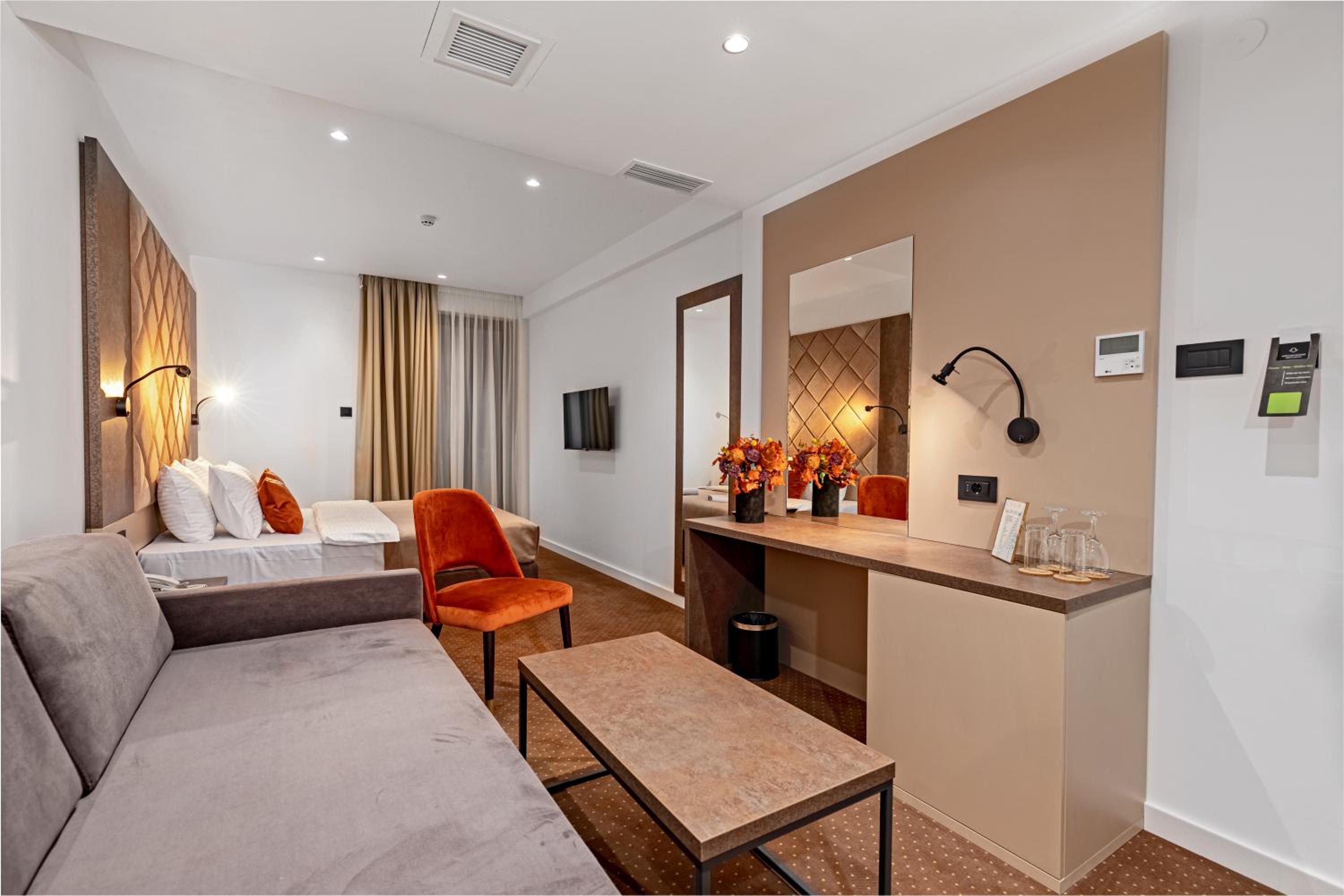Quadruple Room - Photo 8