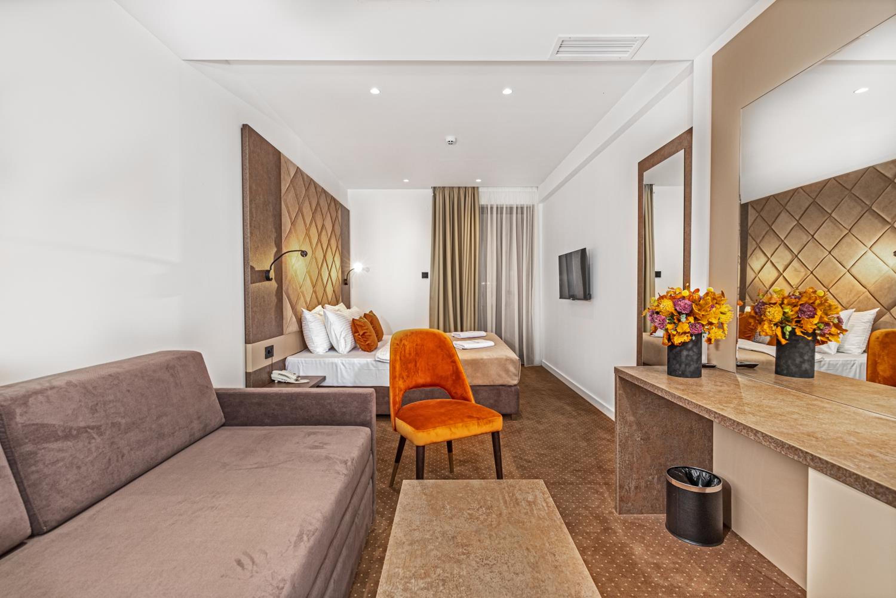 Quadruple Room - Photo 9