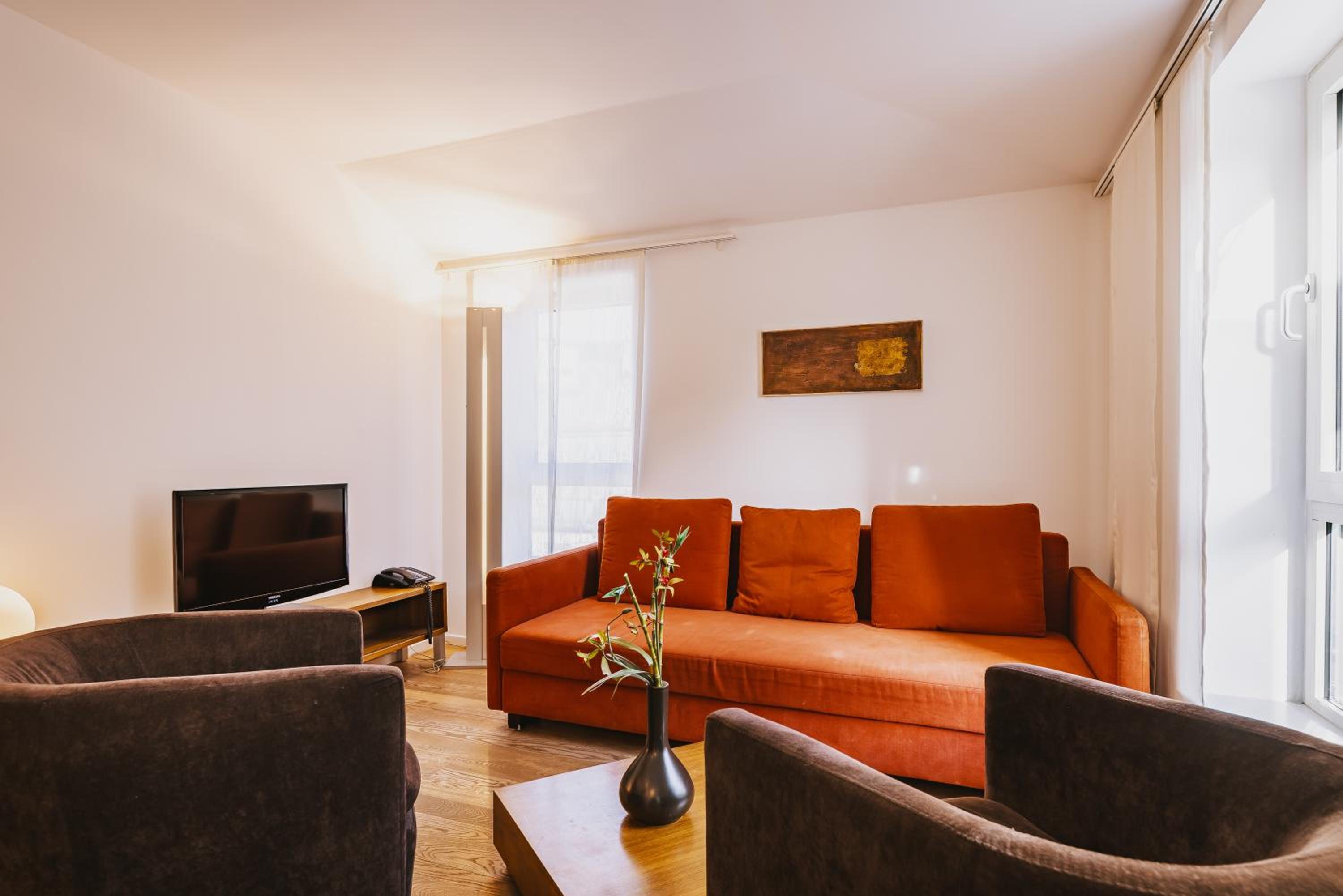 One-Bedroom Apartment photo 1
