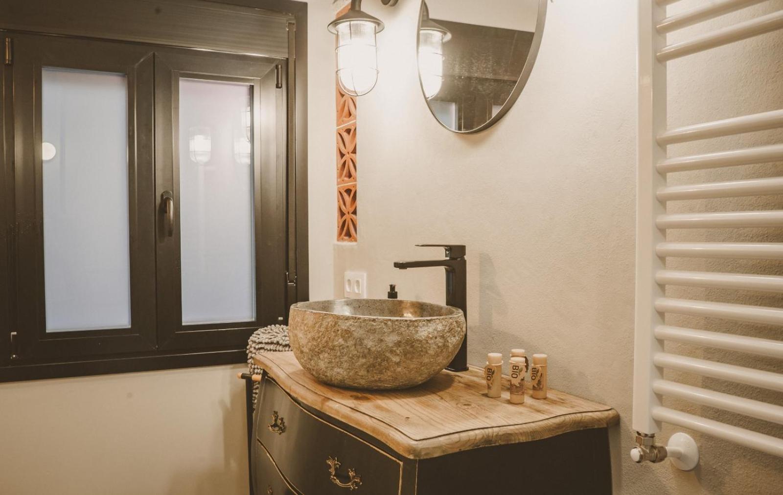 Two-Bedroom House - Photo 9