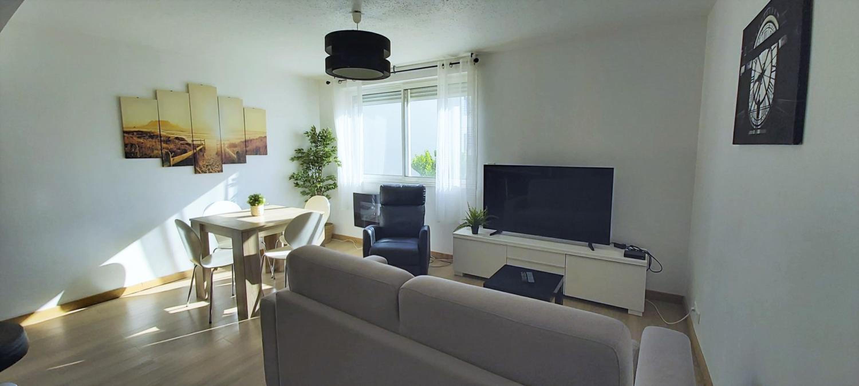 One-Bedroom Apartment photo 2