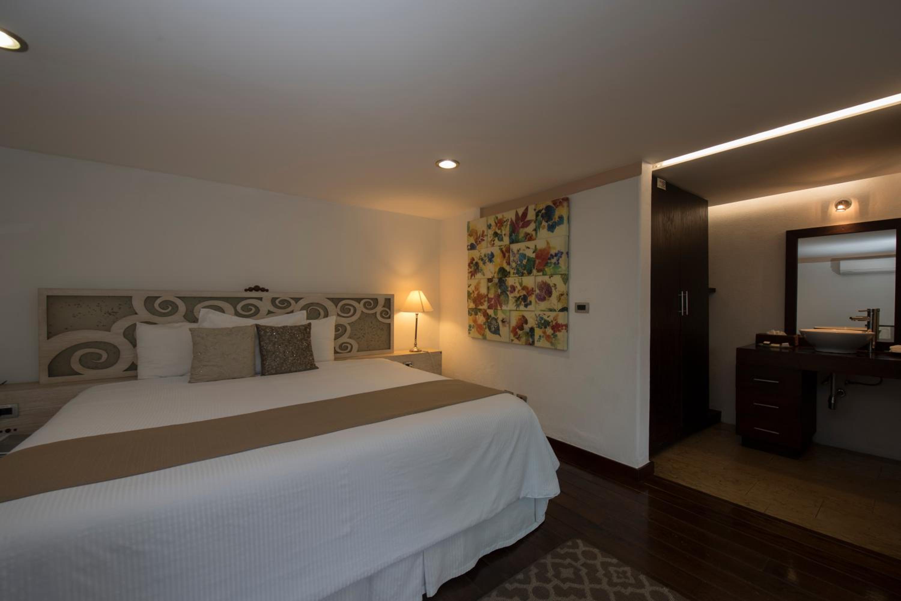 Junior Suite with Pool View