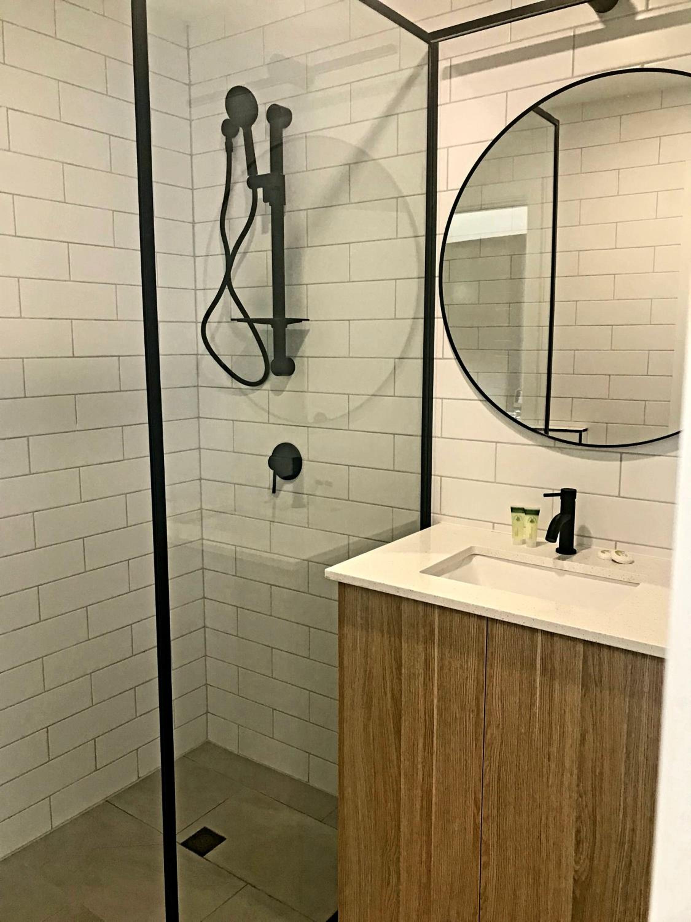 Premier King Room - Non Pet Friendly - Photo 4