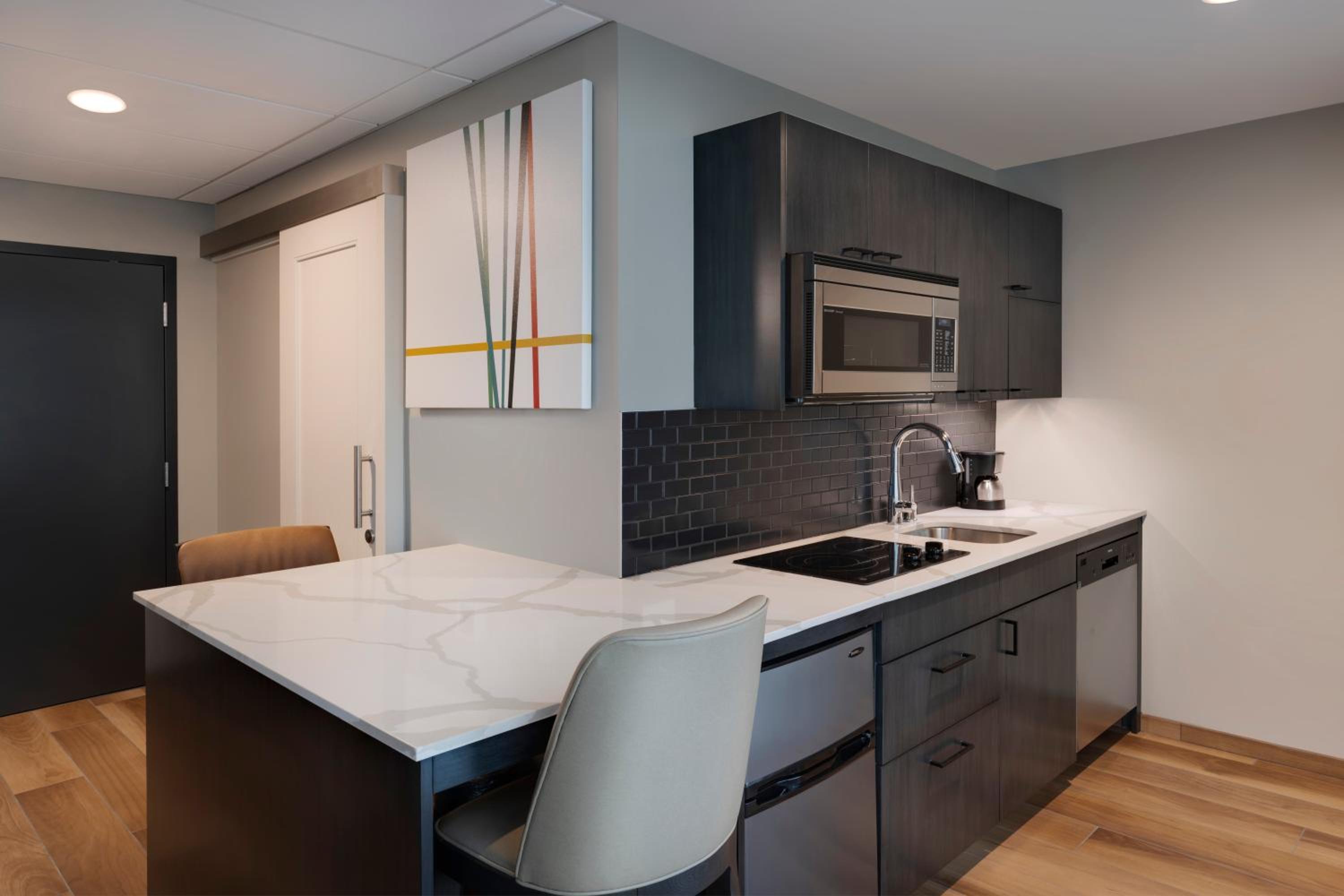 Studio Kitchen Suite | King Bed (Plus Sofa Bed)