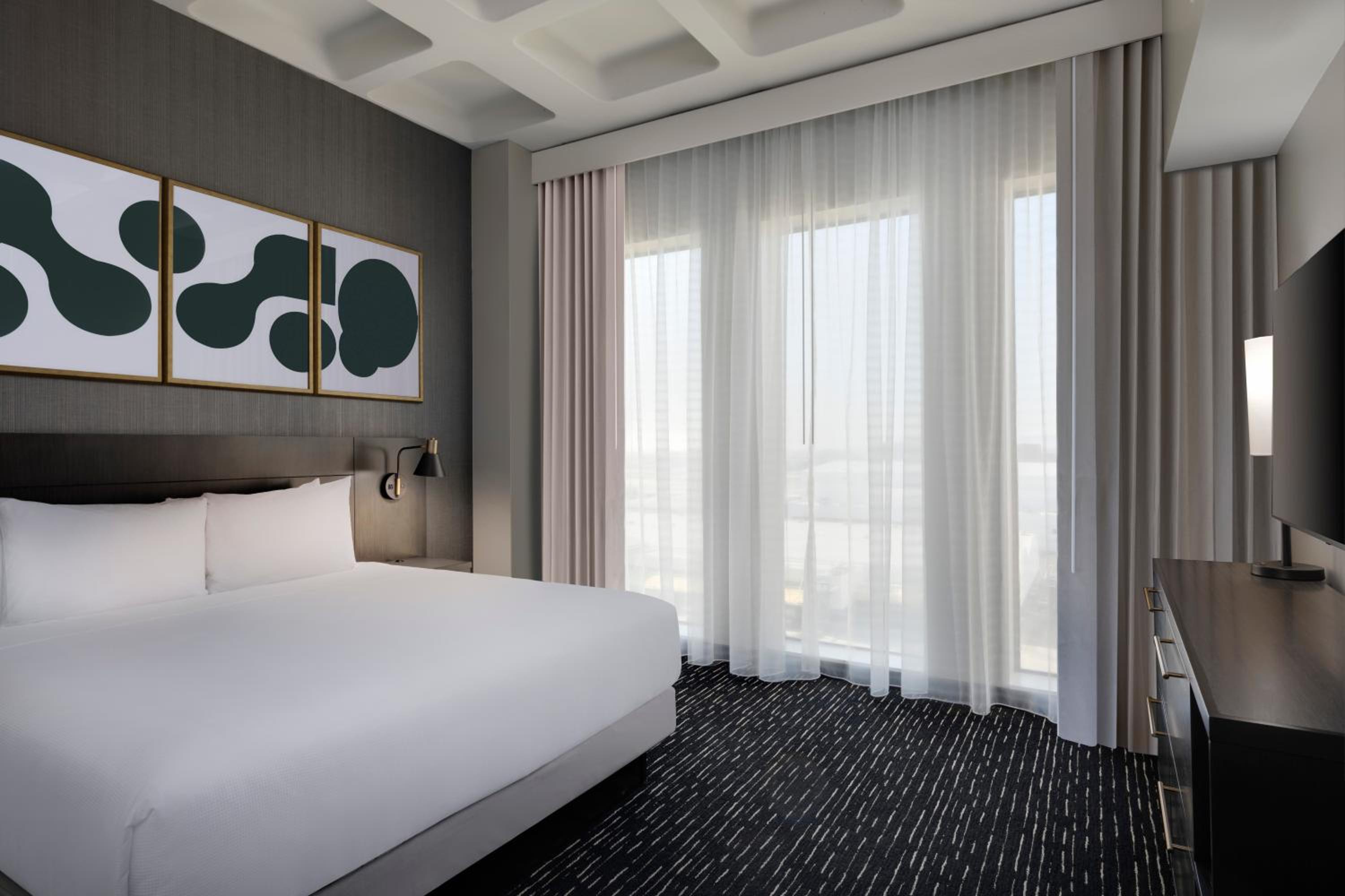 Den Guestroom | King Bed