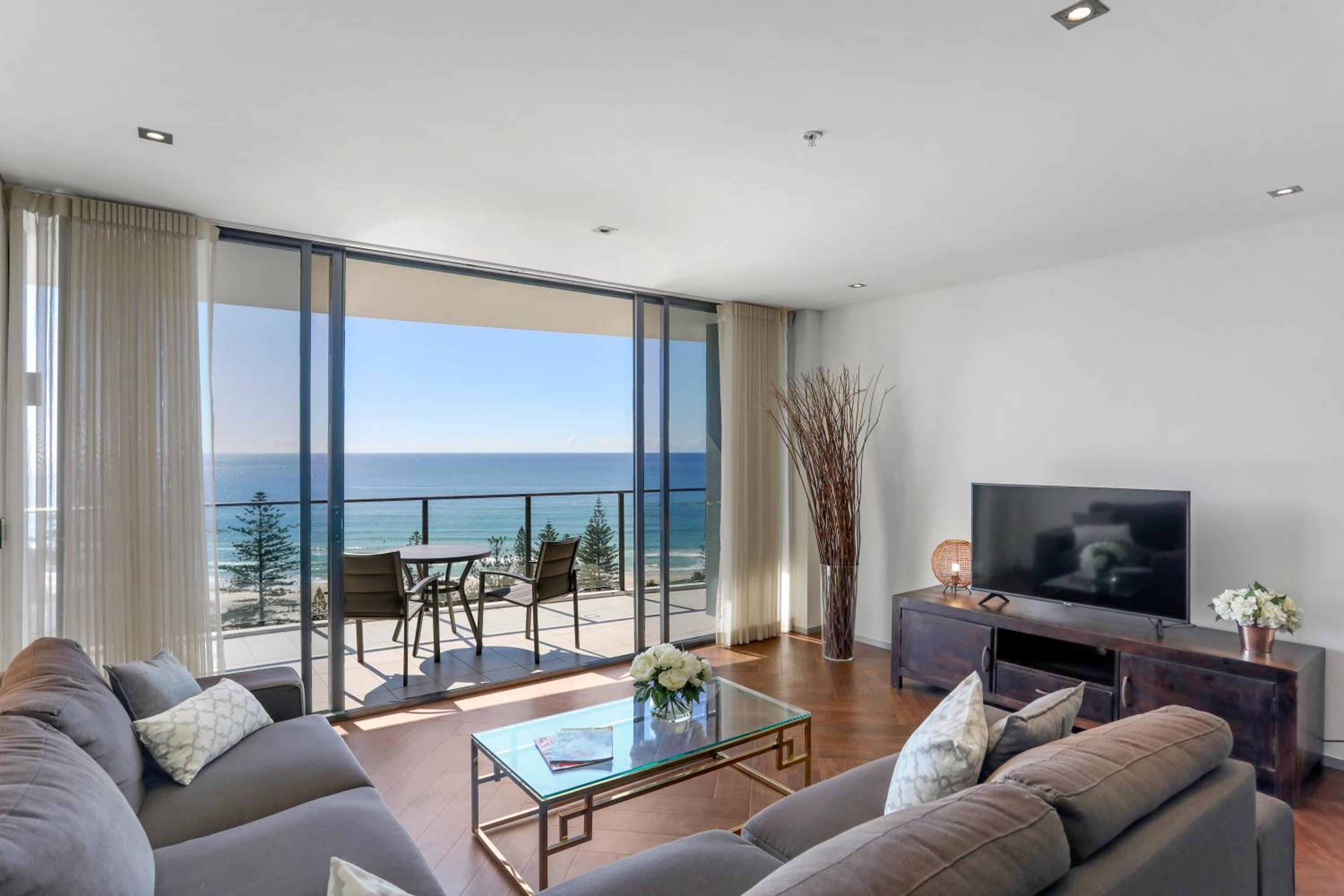 2 Bedroom Superior Ocean View + Media