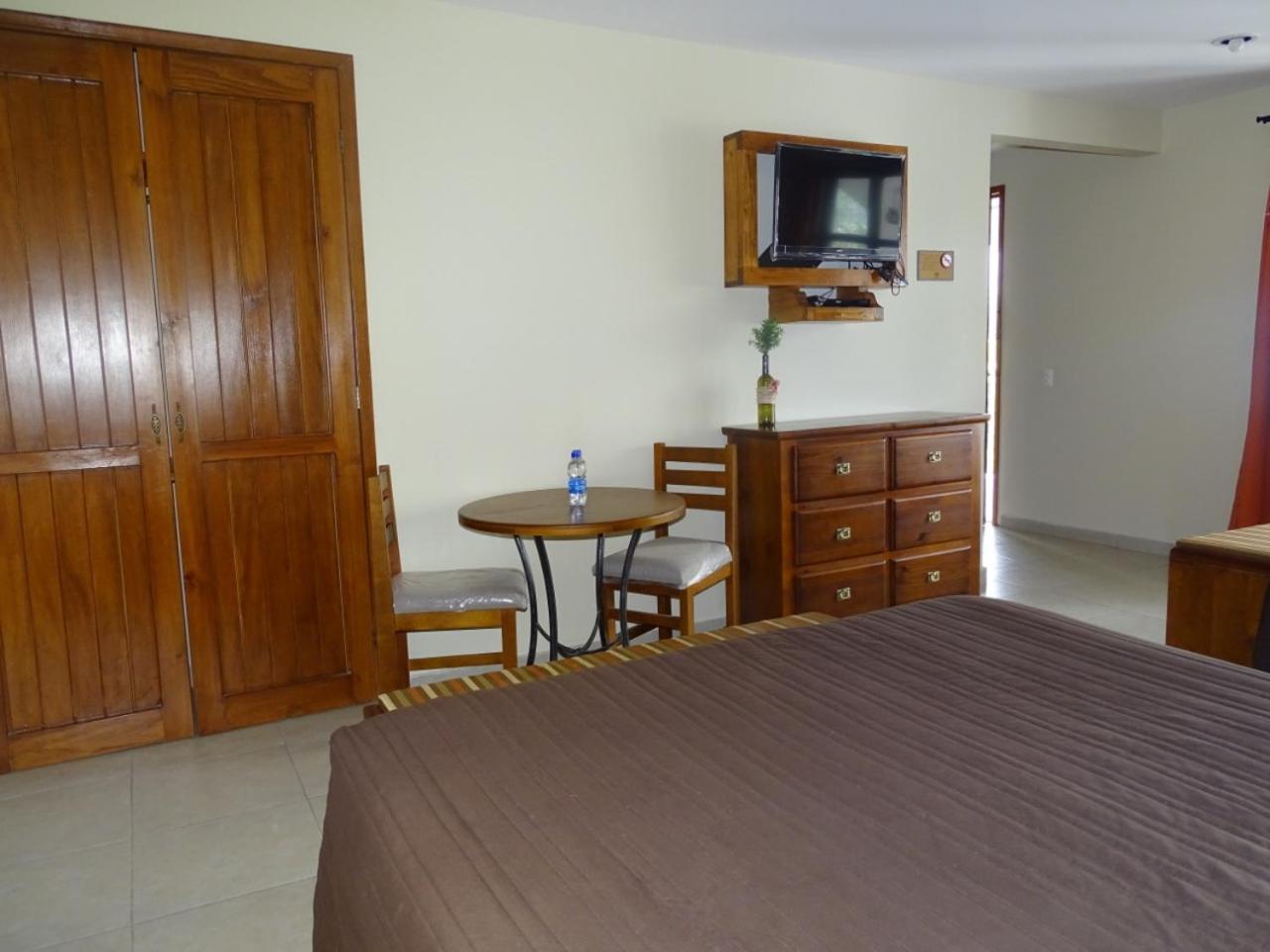 Twin Room - Photo 7