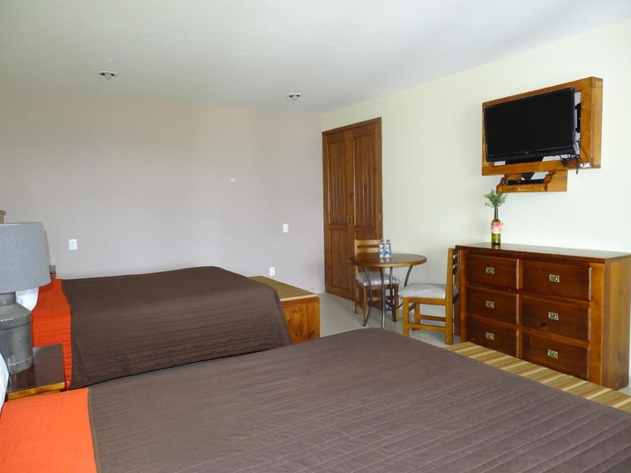 Twin Room - Photo 10