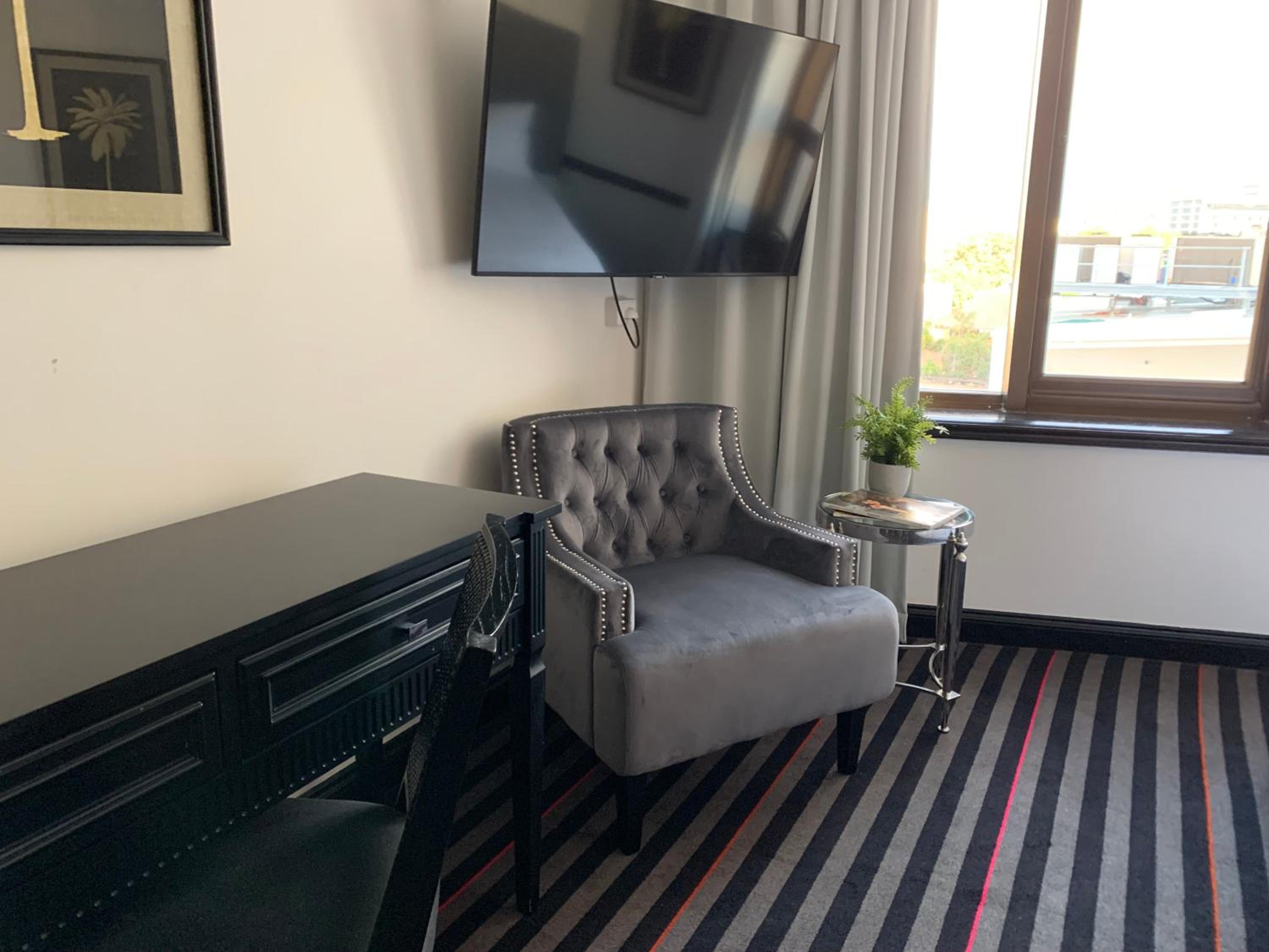 Executive King Suite - Photo 3