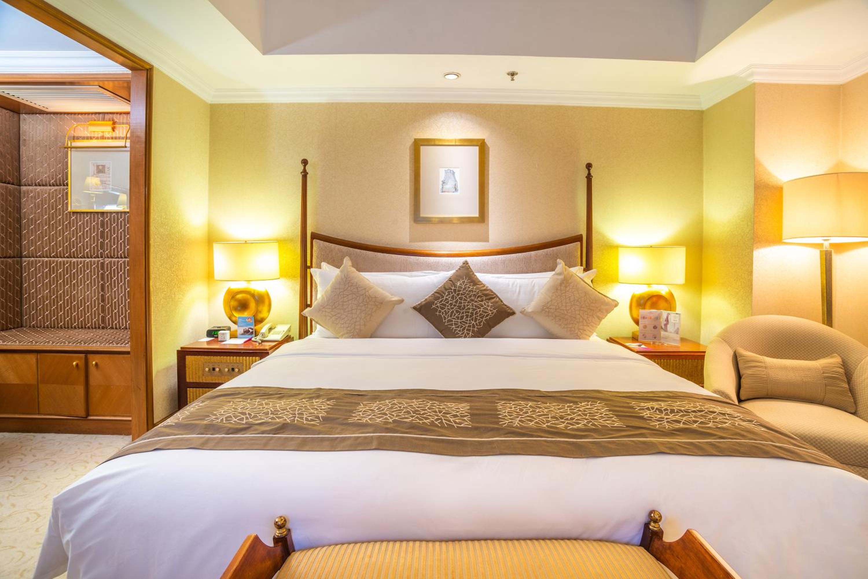 Executive Business Suite - Photo 4
