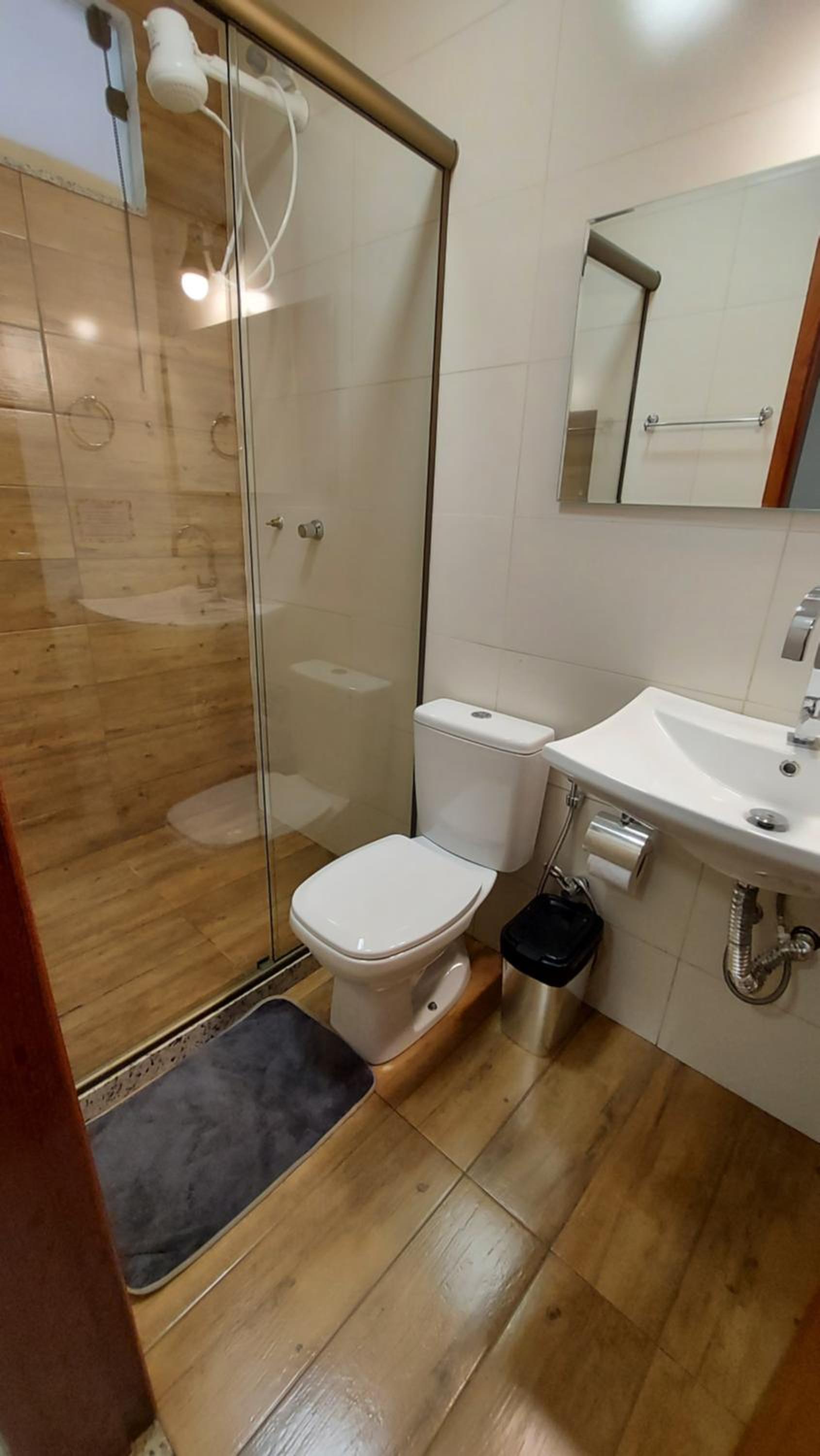 Deluxe Queen Suite - Photo 5